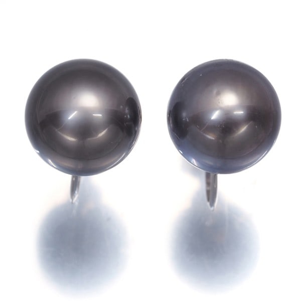 Black South Sea Pearl 10.6Mm/ 10.8Mm Solitaire Earrings 14K 585 White Gold: Black South Sea Pearl 10.6Mm/ 10.8Mm Solitaire Earrings 14K 585 White Gold 14k white gold solitaire earrings feature a stunning black South Sea pearl, measuring 10.6mm and 10.8mm in diameter. The