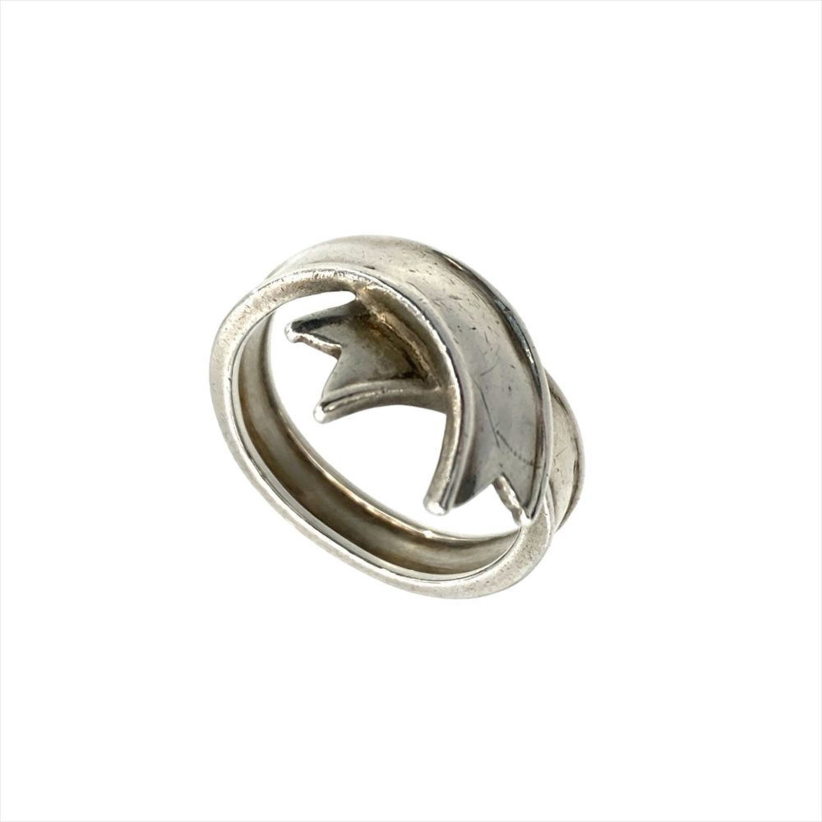 Silver Ring Tiffany Band: Silver Ring Tiffany Band Silver Ring Tiffany Band for Women, 5.5 Us Size, Used in Good Condition. This silver band features a classic design with traces of usage and minor scratches, giving it a