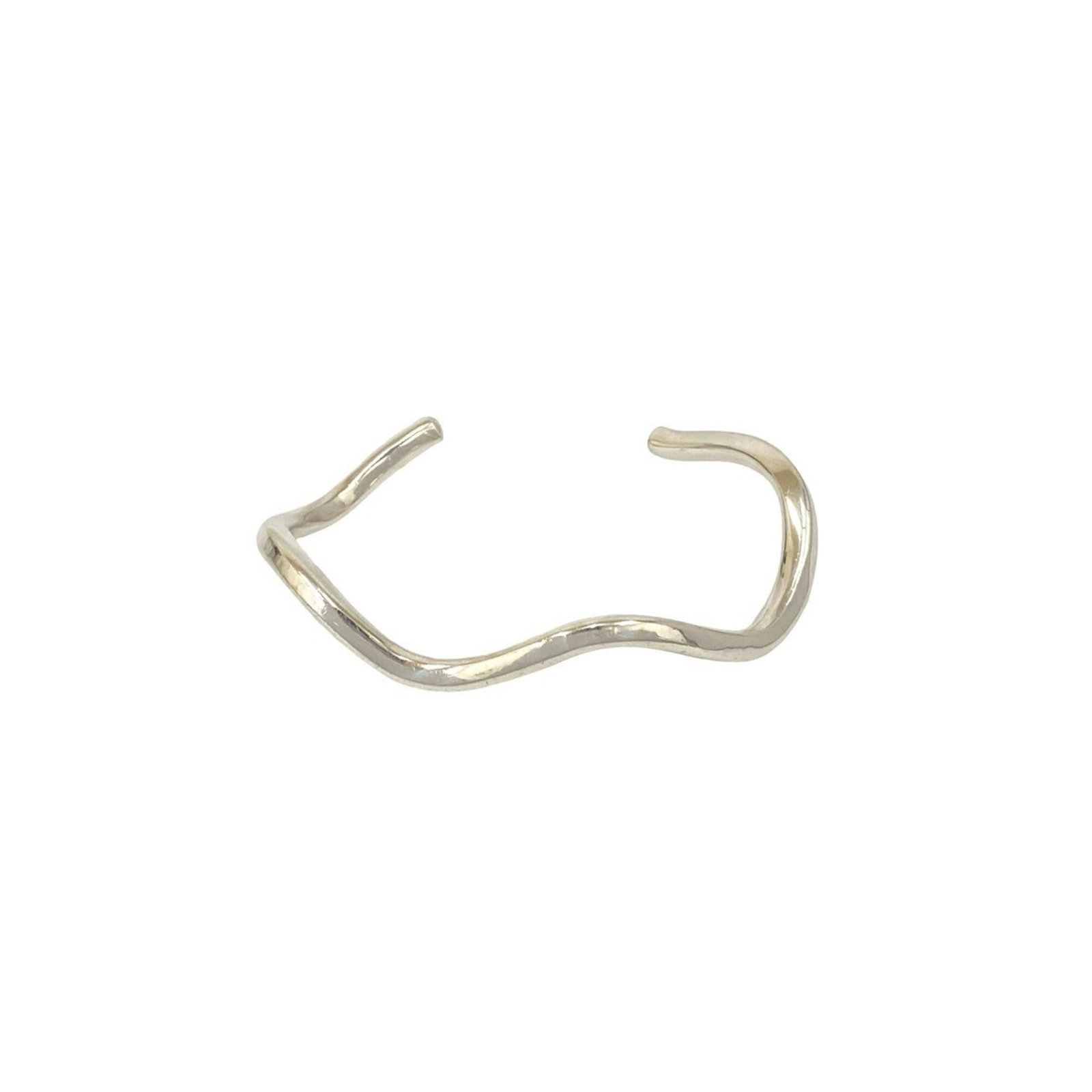 Silver Bangle Tiffany: Silver Bangle Tiffany Silver Bangle Tiffany bears the signature of its creator, adding a touch of elegance to any outfit. Made from high-quality silver 925, this bangle features a classic design that 