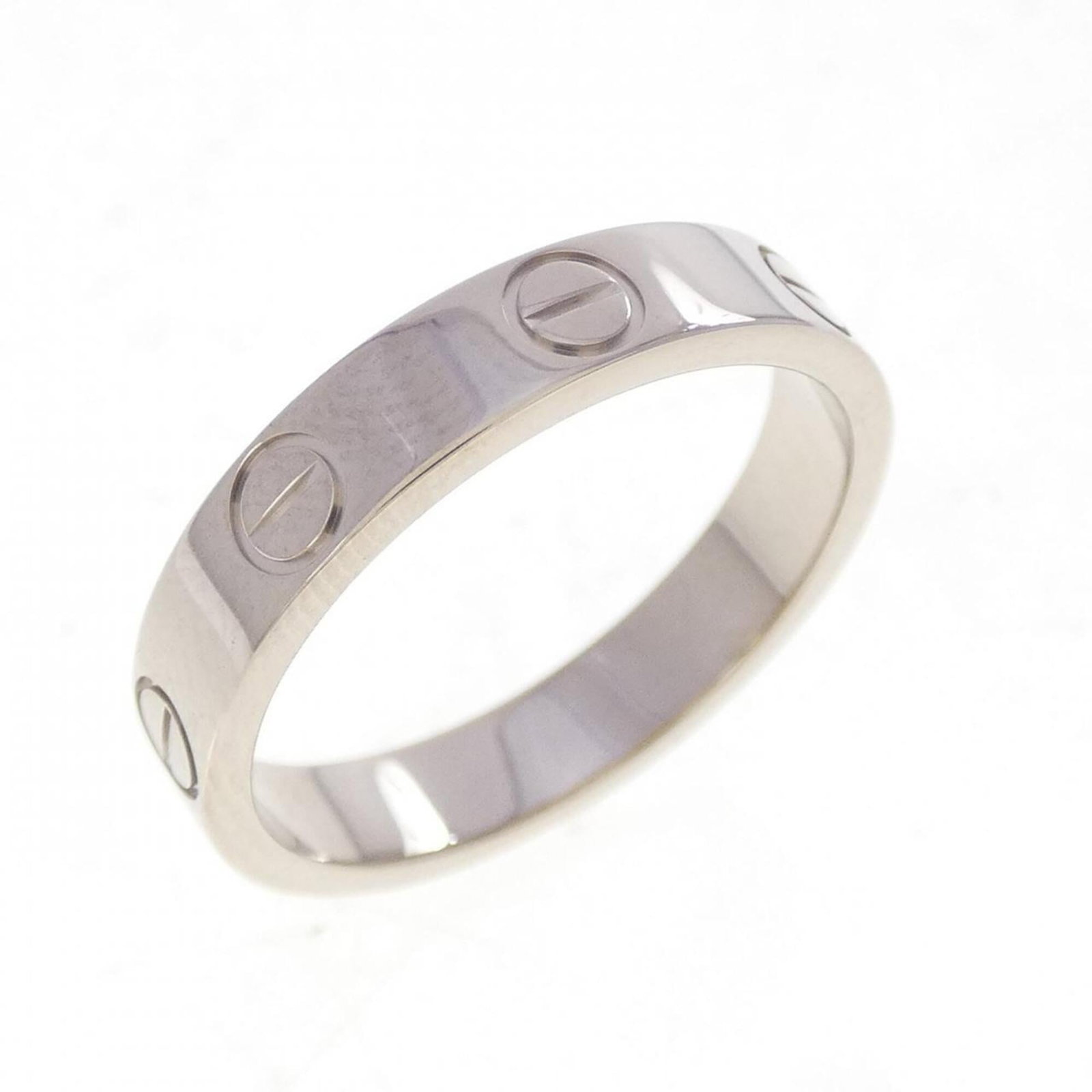 White Gold Cartier Band Ring 18K: White Gold Cartier Band Ring 18K White Gold Cartier Band Ring 18K features an 18K white gold band, characteristic of the luxury brand. This used item bears a signature and has hardly any traces of
