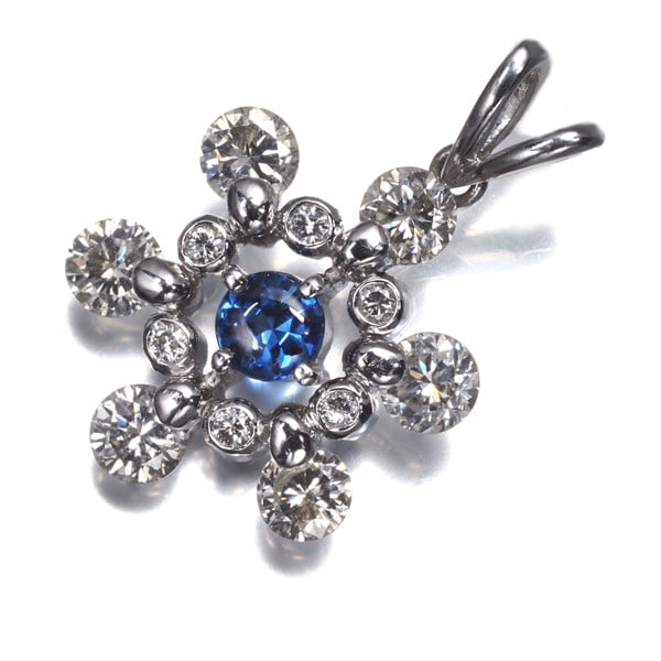 Sapphire 0.25Ct Diamond 1.02Ct Snowflake Pendant 900 Platinum: Sapphire 0.25Ct Diamond 1.02Ct Snowflake Pendant 900 Platinum 900 Platinum pendant showcases a stunning 1.02ct snowflake-cut sapphire as its centerpiece, complemented by a smaller 0.25ct diamond. The