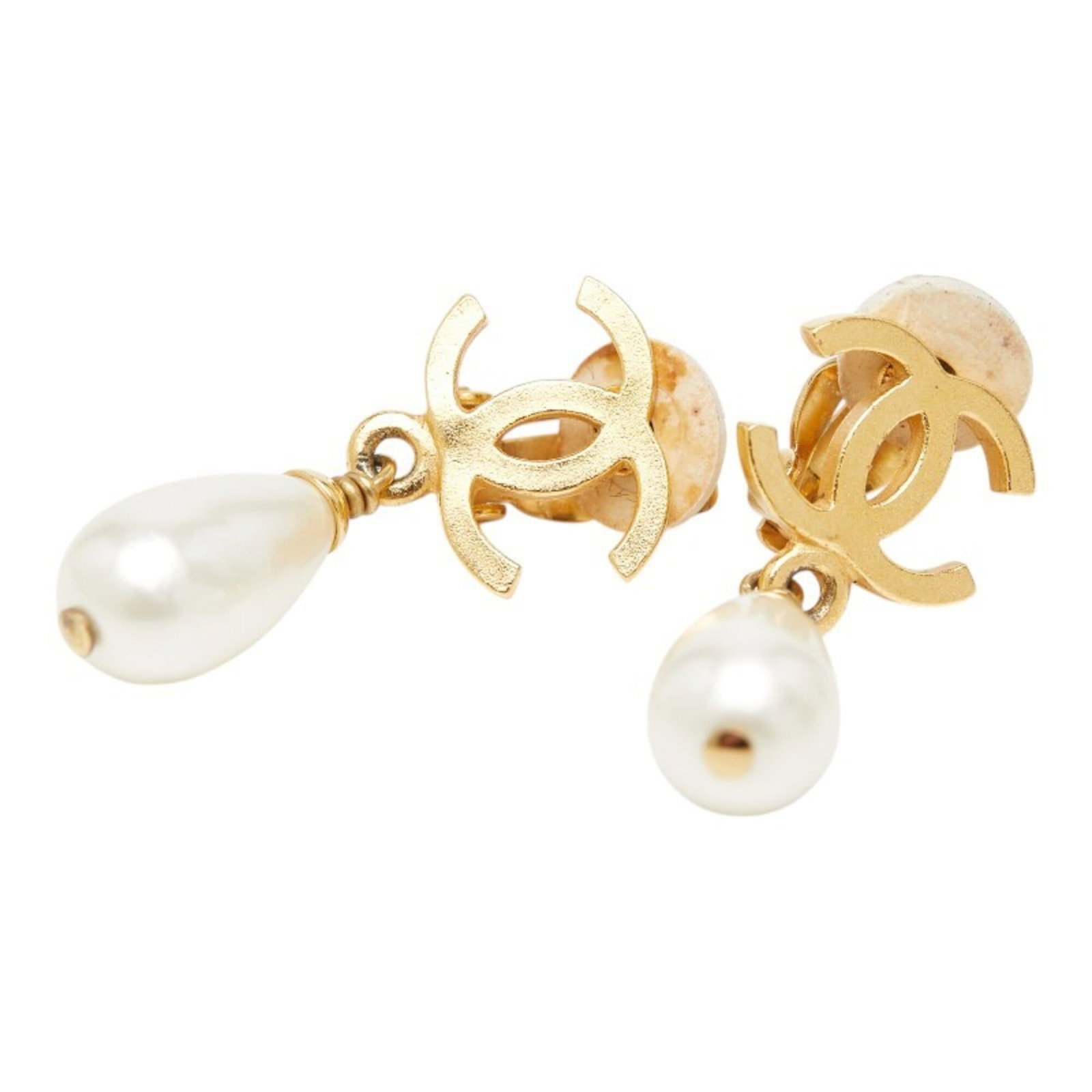 Chanel Coco Vintage Mark Women's Earrings 95A Gold Faux Pearl Plated: Chanel Coco Vintage Mark Women's Earrings 95A Gold Faux Pearl Plated Gold faux pearl plated earrings from Chanel Coco Vintage Mark, featuring a 34.70mm x 15.10mm size with traces of usage and minor