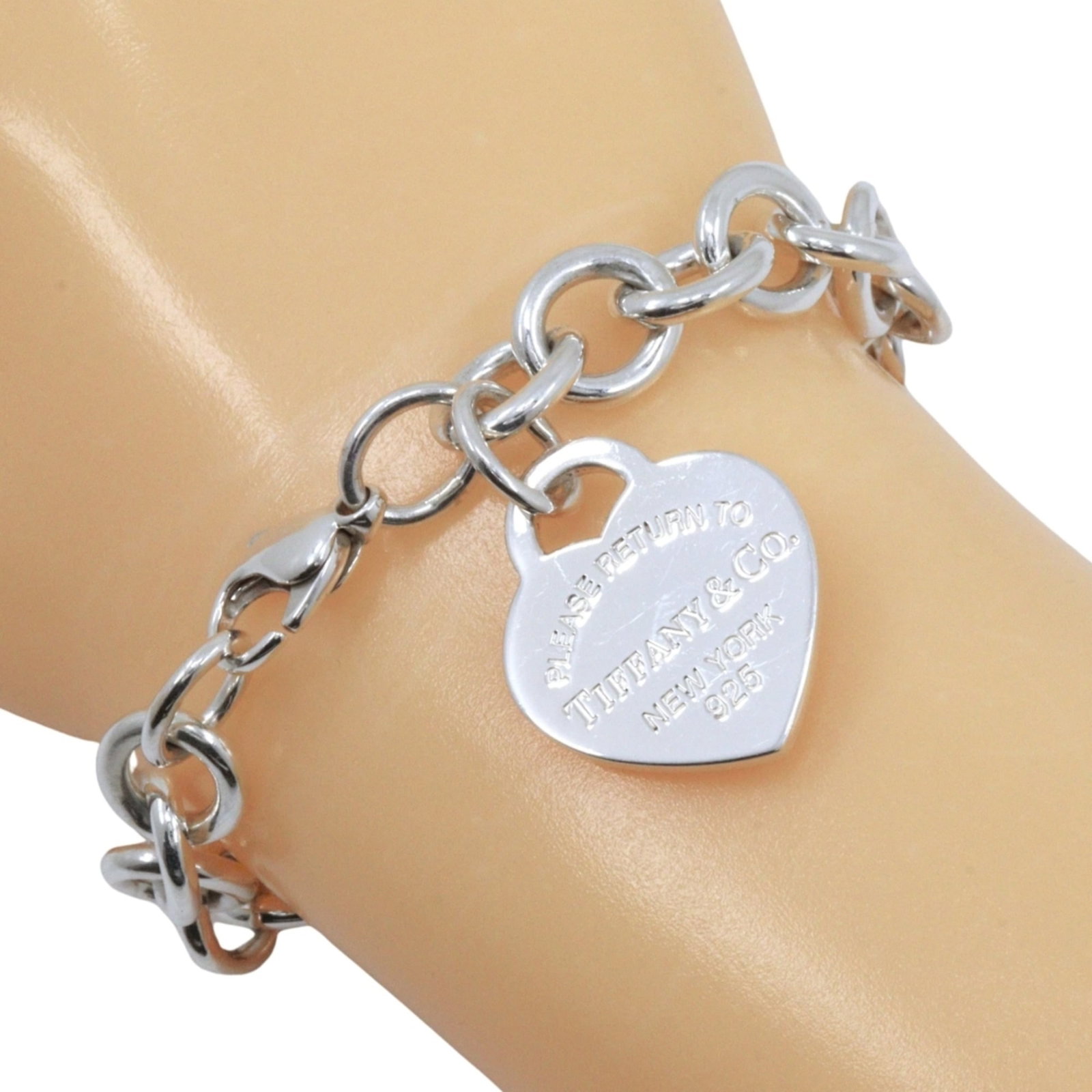 Charm Tiffany Bracelet 925 Silver: Charm Tiffany Bracelet 925 Silver Charm Tiffany Bracelet 925 Silver - A charming, used 925 silver charm bracelet in excellent condition, featuring a few subtle signs of wear and minor scratches. The