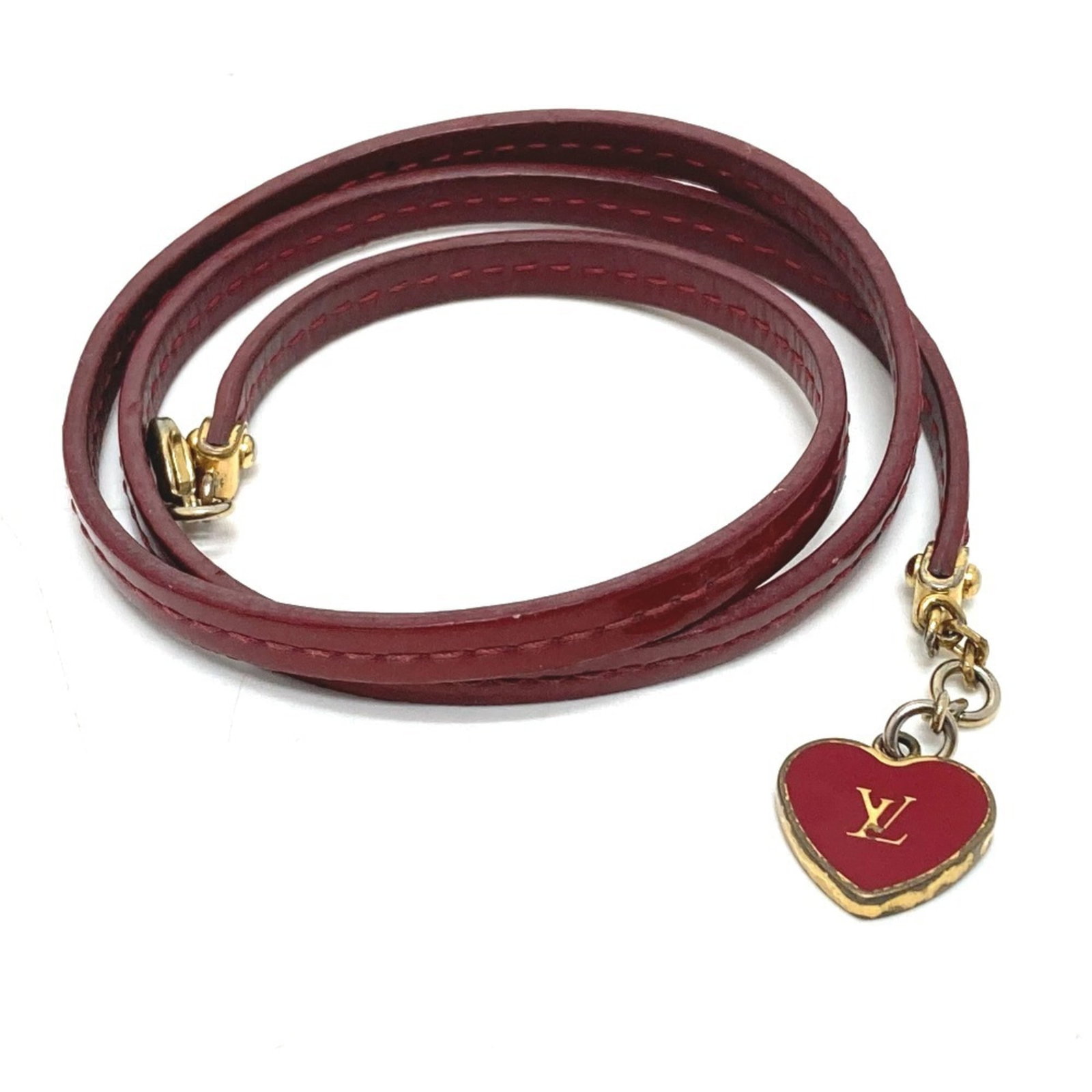 Vuitton Charm Bracelet Louis Enamel: Vuitton Charm Bracelet Louis Enamel Pomme D'Amour charm bracelet in vibrant red enamel, a classic Louis Vuitton design. This 17.5cm charm bracelet features a striking red color and measures 58.8cm in