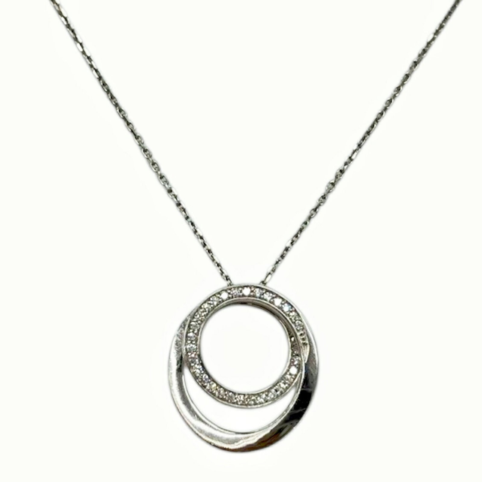 Diamond Necklace White Gold 18K Cartier B3045800: Diamond Necklace White Gold 18K Cartier B3045800 Diamond Necklace White Gold 18K Cartier B3045800 features a high-quality white gold (18K) setting adorned with diamonds, creating a stunning piece of