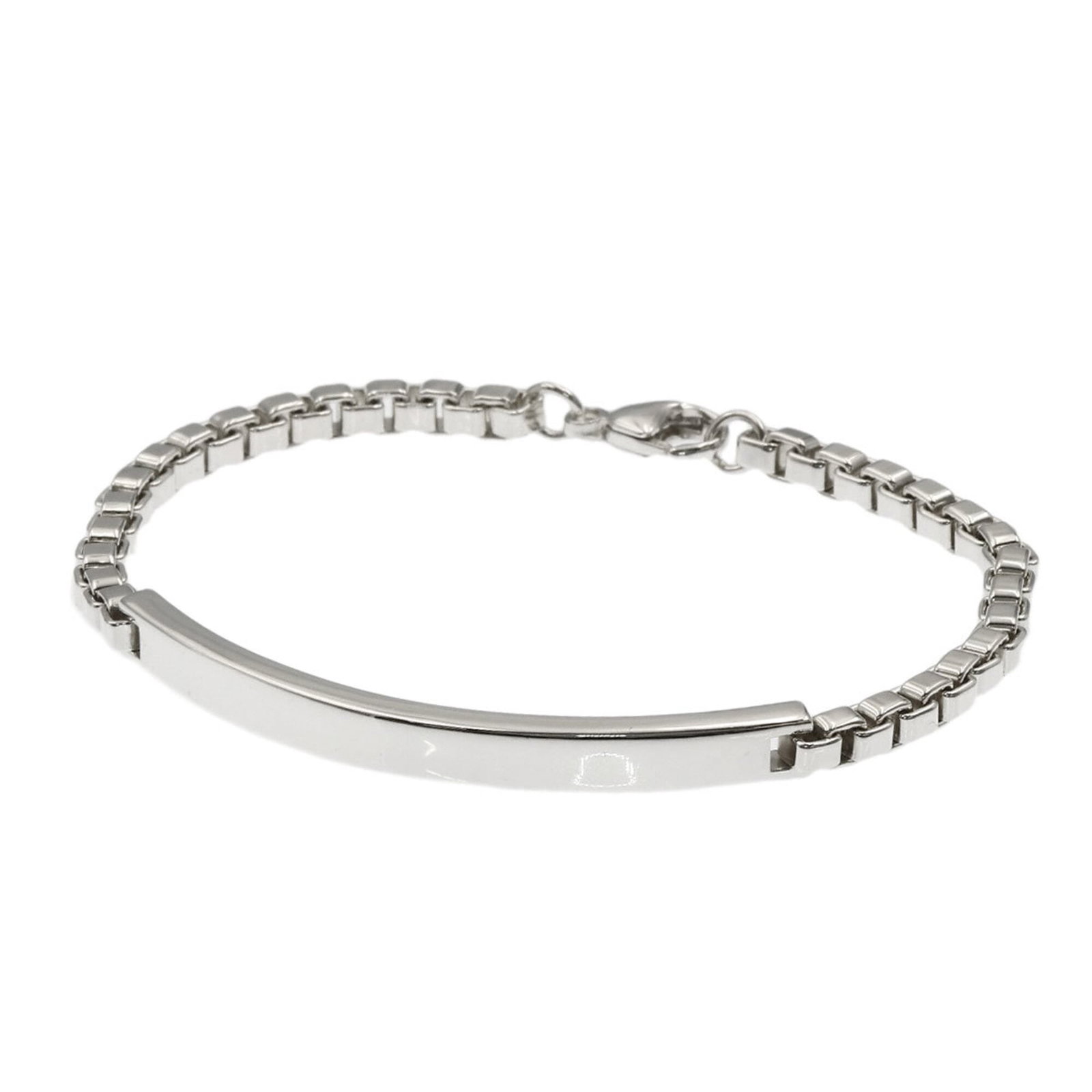 Identification bracelet in silver by Tiffany: Identification bracelet in silver by Tiffany Silver identification bracelet by Tiffany, featuring a classic design with a few traces of usage and minor scratches. The item measures 18.5cm in length an