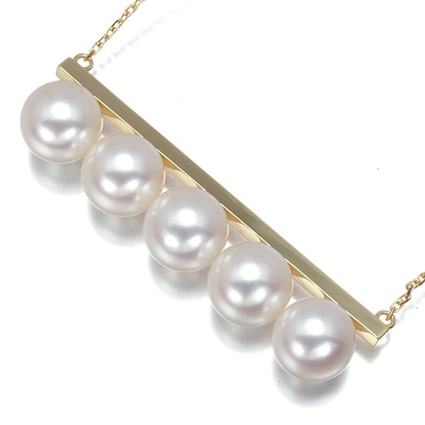 Tasaki Necklace Akoya Pearl 8.5Mm Balance Signature Long 18K Yg: Tasaki Necklace Akoya Pearl 8.5Mm Balance Signature Long 18K Yg Tasaki Necklace Akoya Pearl 8.5Mm Balance Signature Long 18K Yellow Gold features an 8.5mm Akoya pearl pendant suspended from a long