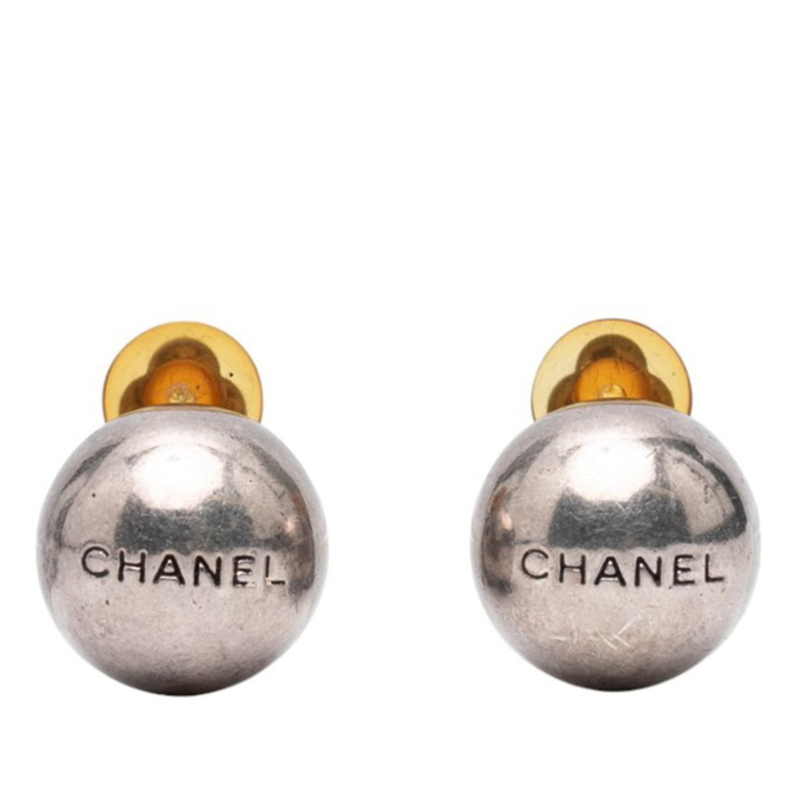Clip earrings metal by Chanel: Clip earrings metal by Chanel Silver clip earrings from the iconic Chanel brand, featuring a sleek and modern design. With their small size and subtle details, these earrings add a touch of sophistica