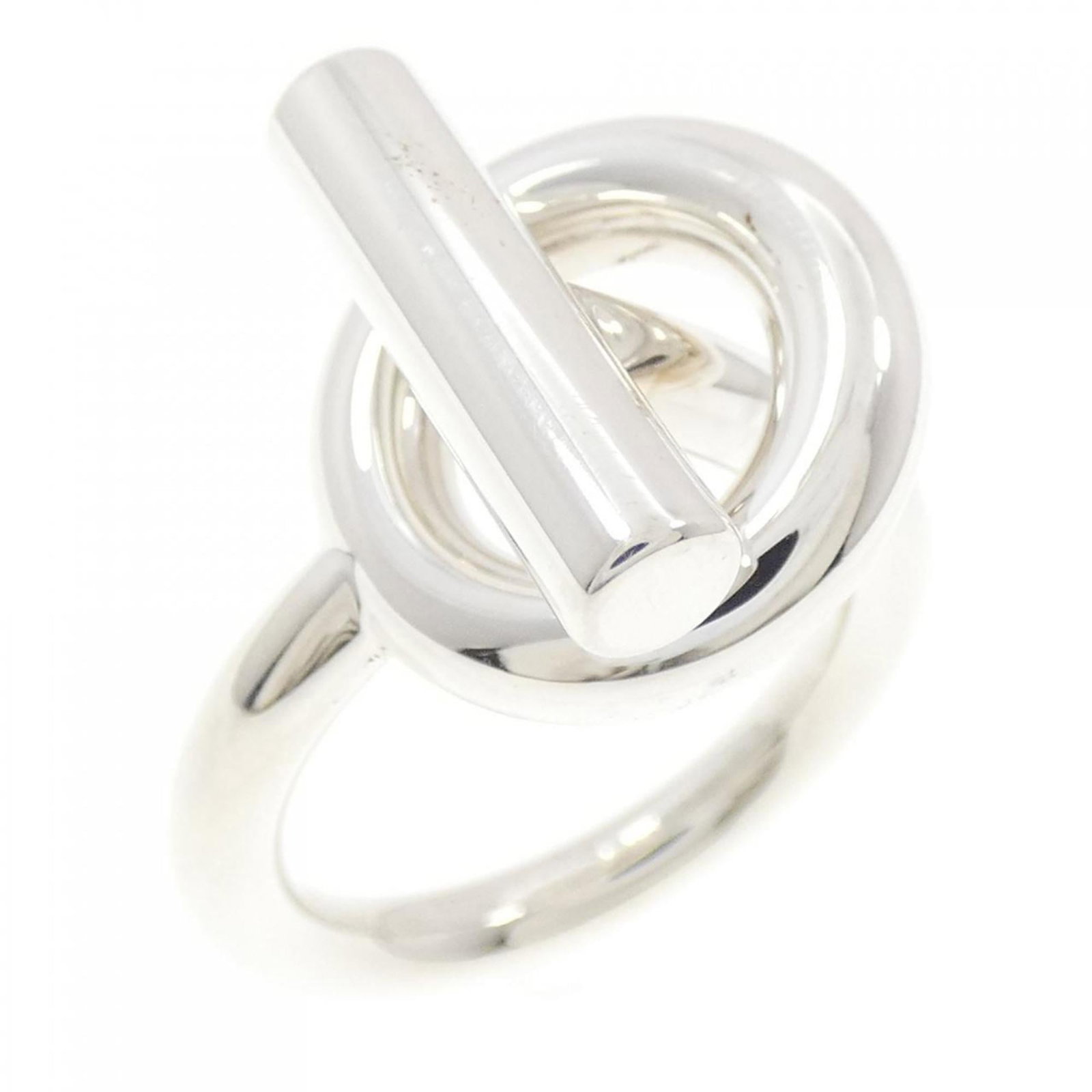 Ring Hermes Silver Band 925: Ring Hermes Silver Band 925 Silver band ring from Hermes, made from 925 sterling silver. This used item has hardly any traces of usage and is in very good condition. The ring features a classic design