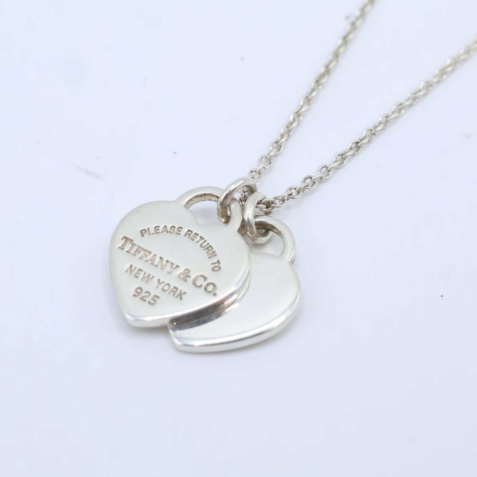 Return to Tiffany & Co. Double Heart Tag Necklace 925 Silver for Women: Return to Tiffany & Co. Double Heart Tag Necklace 925 Silver for Women The Return to Tiffany & Co. Double Heart Tag Necklace in 925 silver features a timeless design with two intertwined hearts,