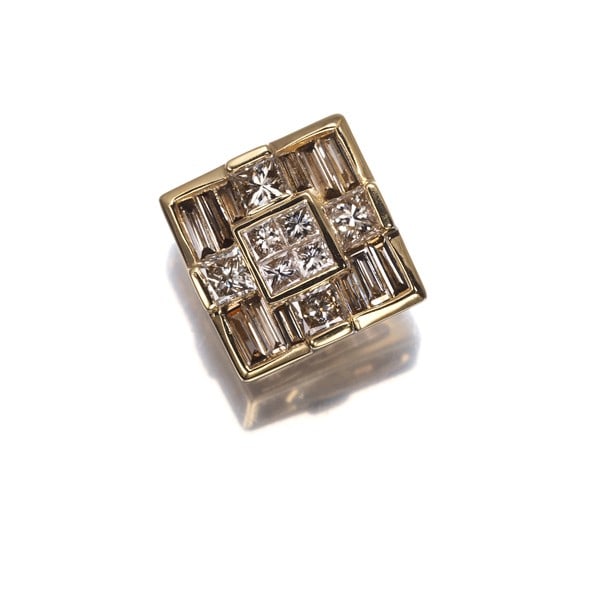 Brown Diamond 0.63Ct Tapered-Cut Princess-Cut Pendant 18K 750 Yellow Gold: Brown Diamond 0.63Ct Tapered-Cut Princess-Cut Pendant 18K 750 Yellow Gold Yellow gold pendant features a natural brown diamond, weighing 0.63 carats, in a tapered-cut princess-cut design. The 18k meta
