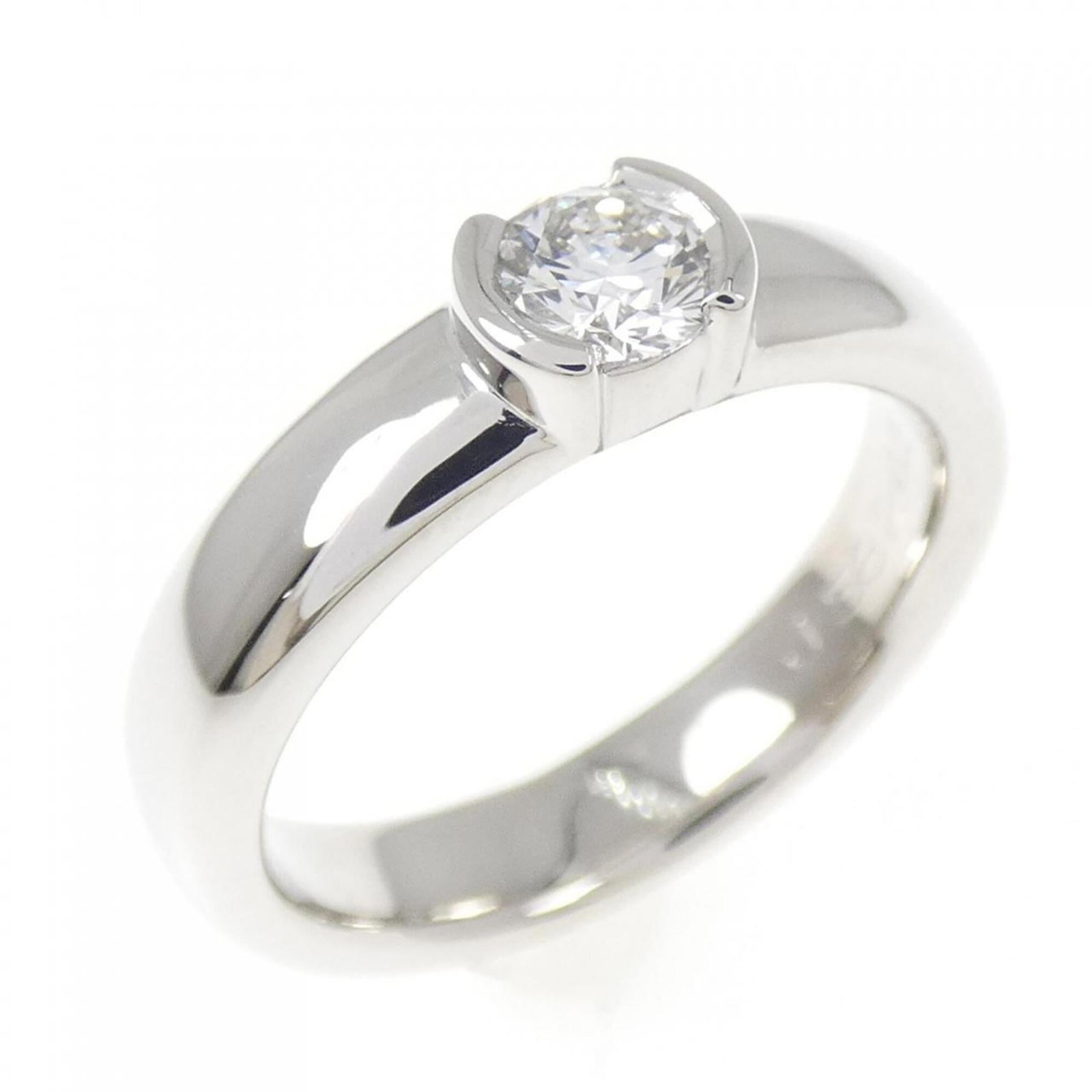 Platinum ring by Tiffany band: Platinum ring by Tiffany band Platinum ring by Tiffany features a band design made from high-quality platinum, with a US size 6.5 to fit comfortably on the finger. The ring has been used and shows som