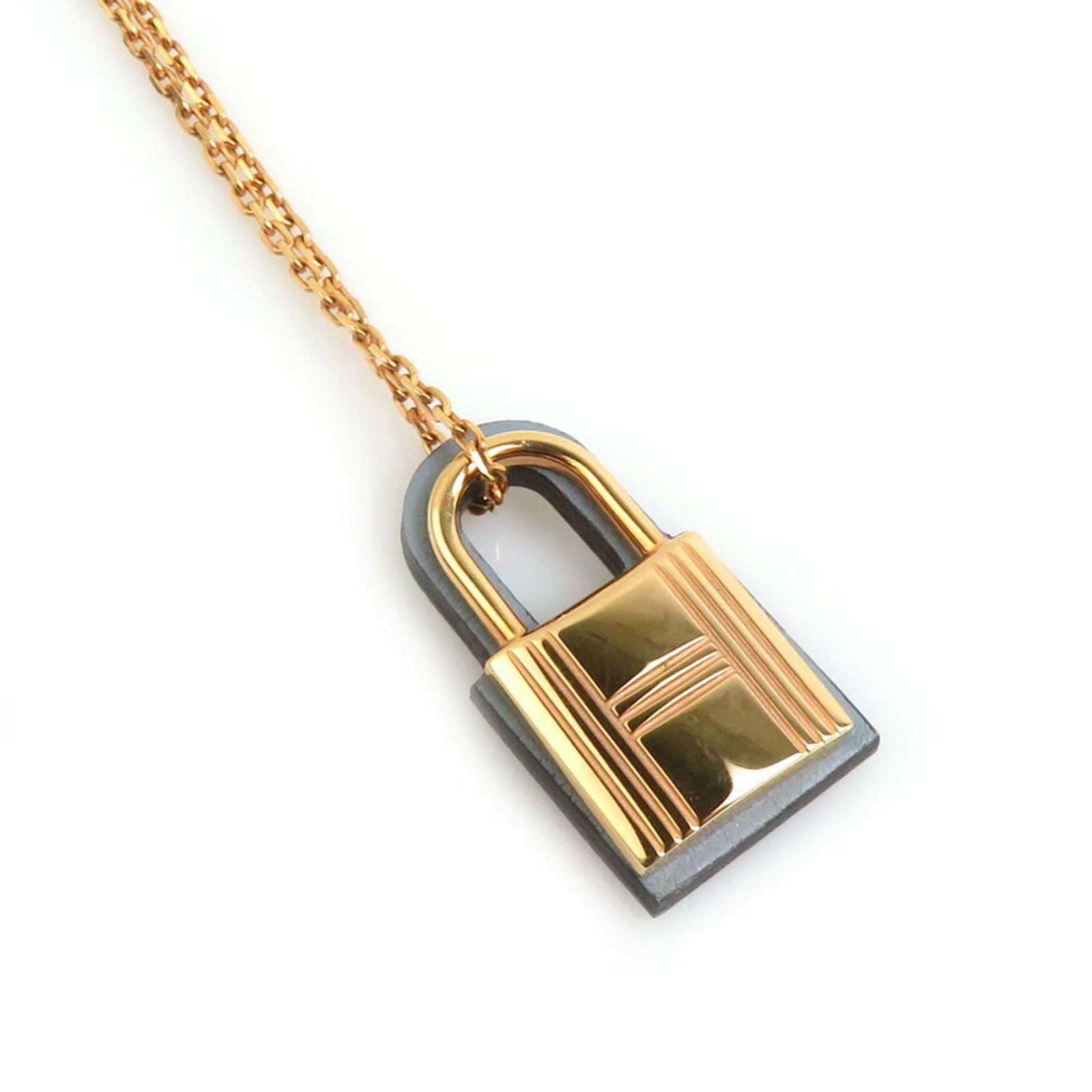 Hermes Herms O'Kelly Pm Necklace In Metal/ Leather Pink Gold/ Gray Women'S E61351A: Hermes Herms O'Kelly Pm Necklace In Metal/ Leather Pink Gold/ Gray Women'S E61351A Gray and pink gold leather necklace with metal accents, featuring the iconic Hermes O'Kelly PM design. The 49cm
