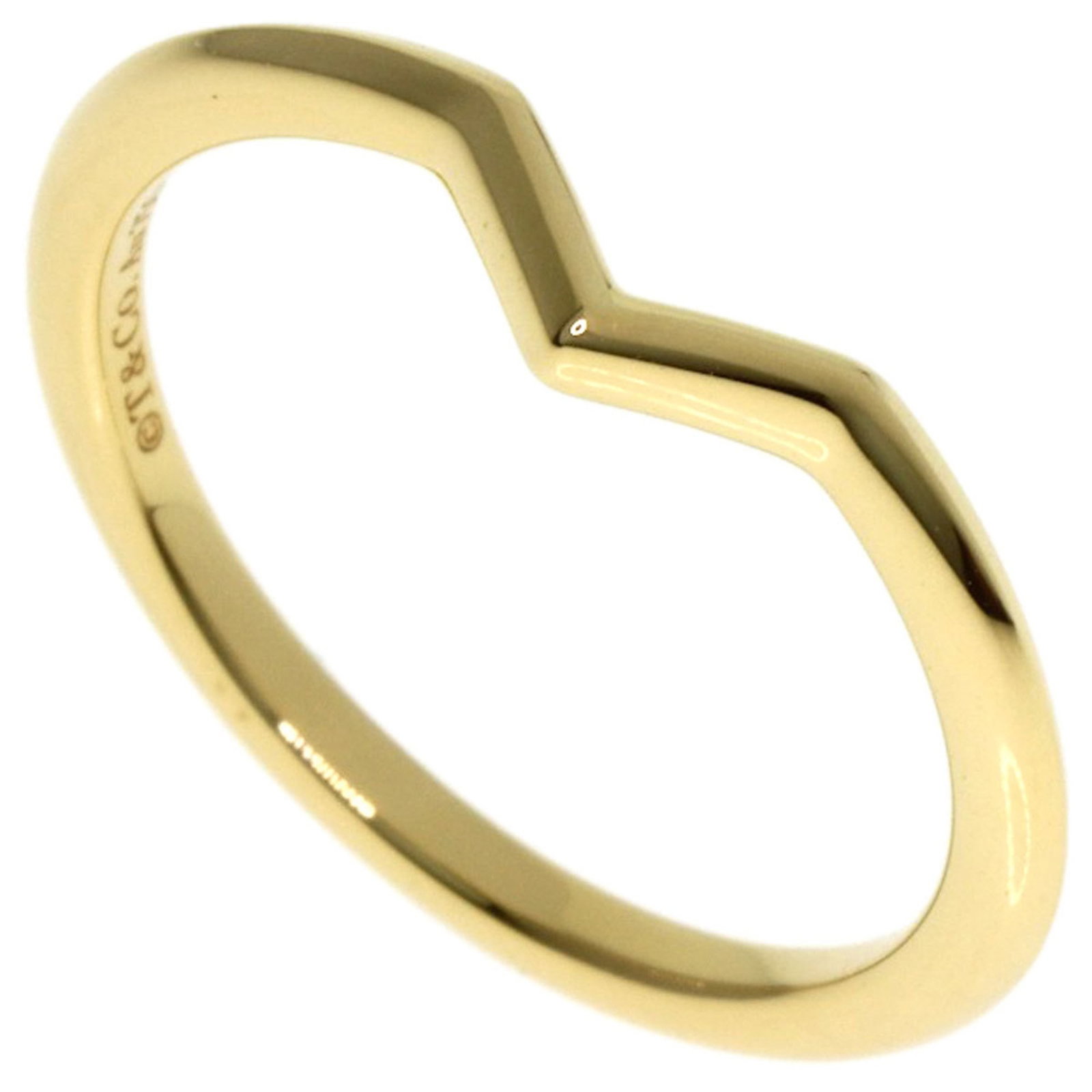Tiffany Ring Gold Yellow 18K: Tiffany Ring Gold Yellow 18K Yellow gold 18K band ring from Tiffany, featuring a classic design. The item shows some signs of usage, with a few scratches and minor dirt marks, but remains in very good