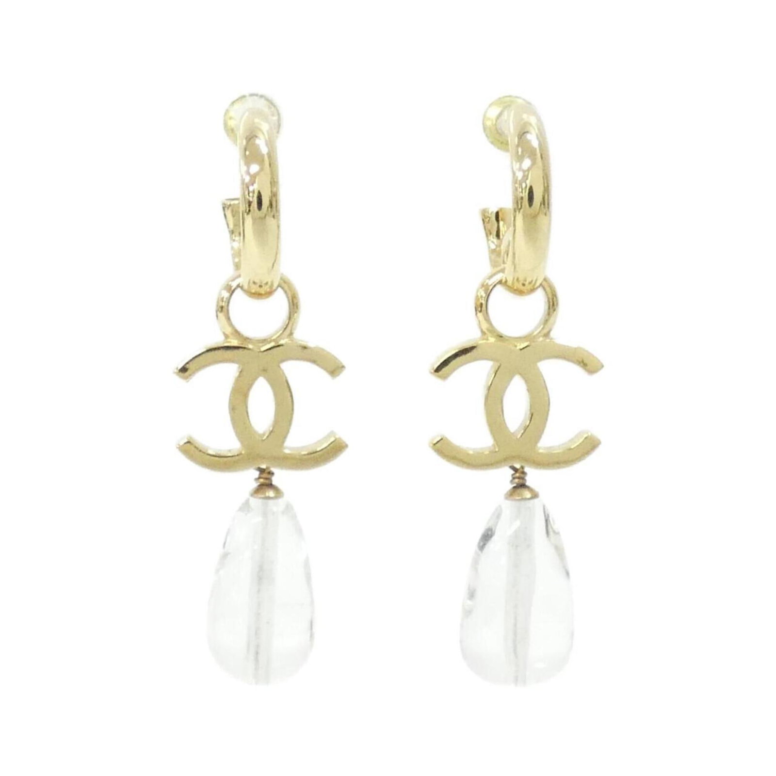Earrings by Chanel: Earrings by Chanel Used Chanel earrings with clear design, measuring 1.50mm x 1.50mm in size, bearing a few traces of usage and minor scratches/dirt. Overall, they are in very good condition despite s