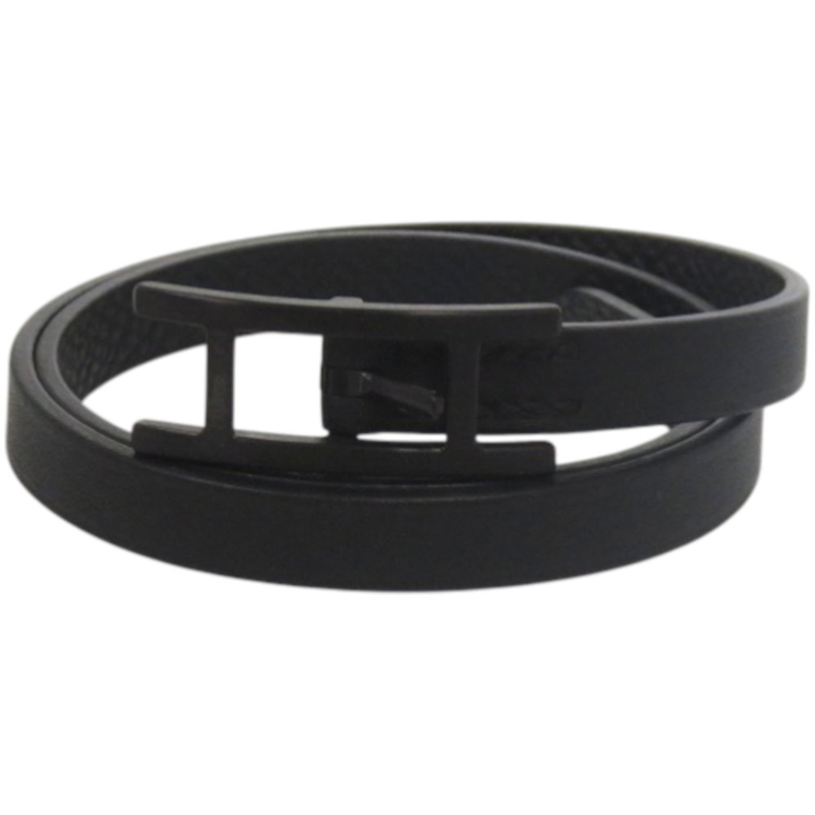 Hermes Charm Bracelet Leather: Hermes Charm Bracelet Leather Epsom leather and Swift leather combine in this sleek black charm bracelet from Hermes, measuring 44cm in length. Made from high-quality materials, the bracelet boasts a 