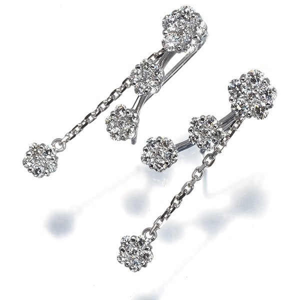 Diamond 0.45Ct/ 0.10Ct/ 0.10Ct Flower 2Way Earrings 18K 750 White Gold: Diamond 0.45Ct/ 0.10Ct/ 0.10Ct Flower 2Way Earrings 18K 750 White Gold 18k white gold earrings showcase a beautiful diamond flower design, featuring three stones totaling 0.45 carats. The natural