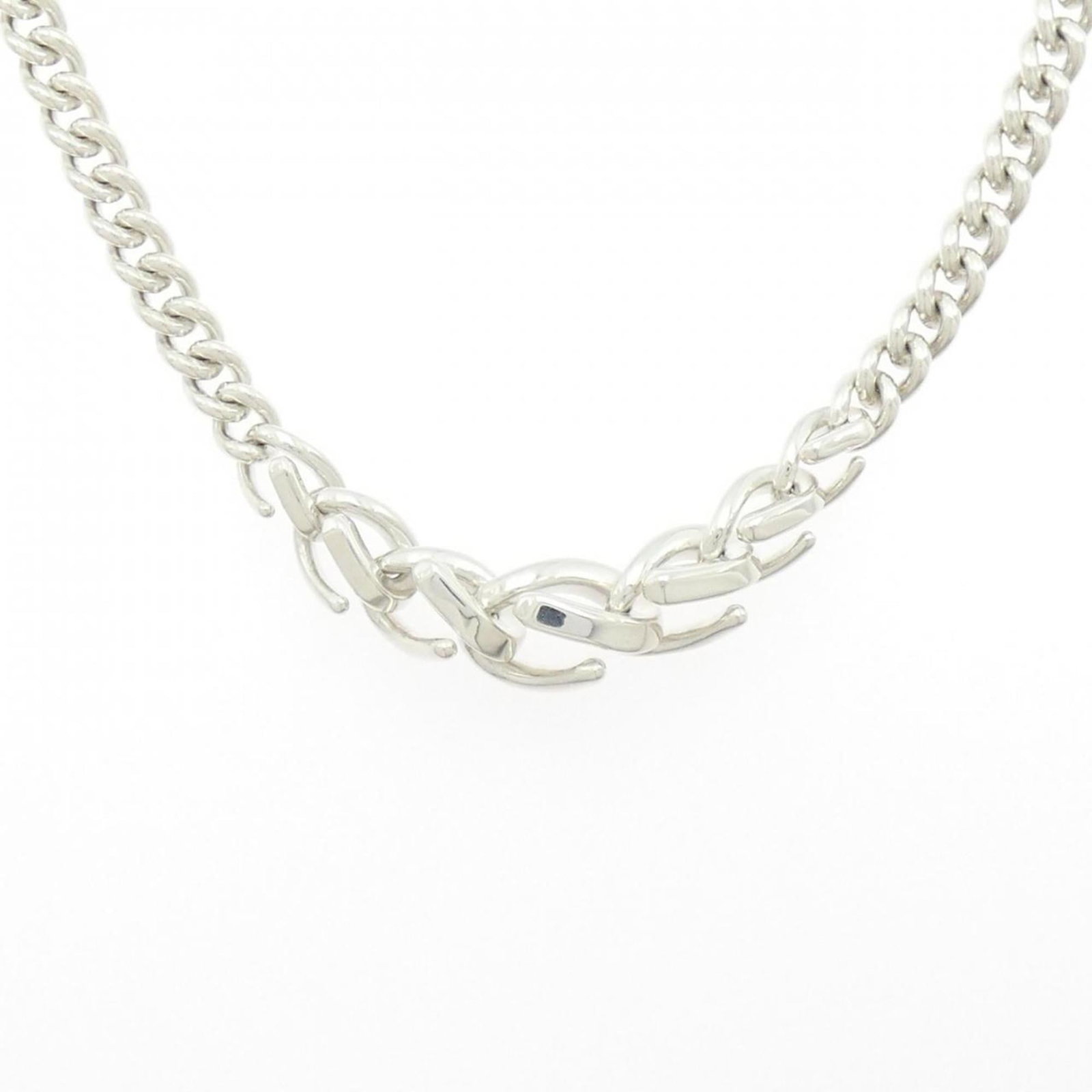 Forge Tiffany Necklace Graduated: Forge Tiffany Necklace Graduated The Forge Tiffany Necklace Graduated features a beautiful silver design with a graduated effect, showcasing intricate details and craftsmanship. Made from