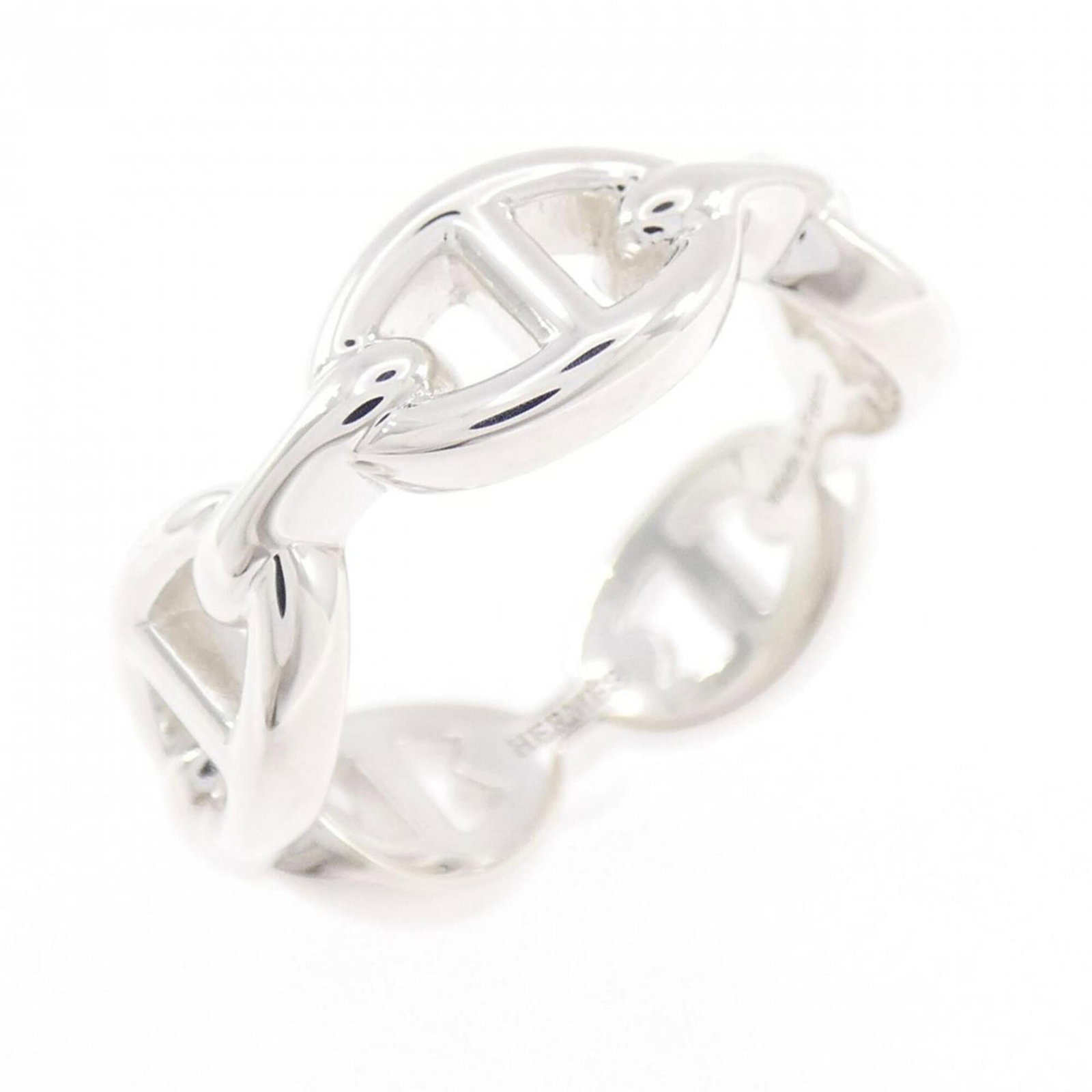 Ring Hermes Silver Band 925: Ring Hermes Silver Band 925 The Hermes Silver Band 925 features a sleek and sophisticated design, crafted from high-quality silver. With its classic style and subtle details, this band ring adds a