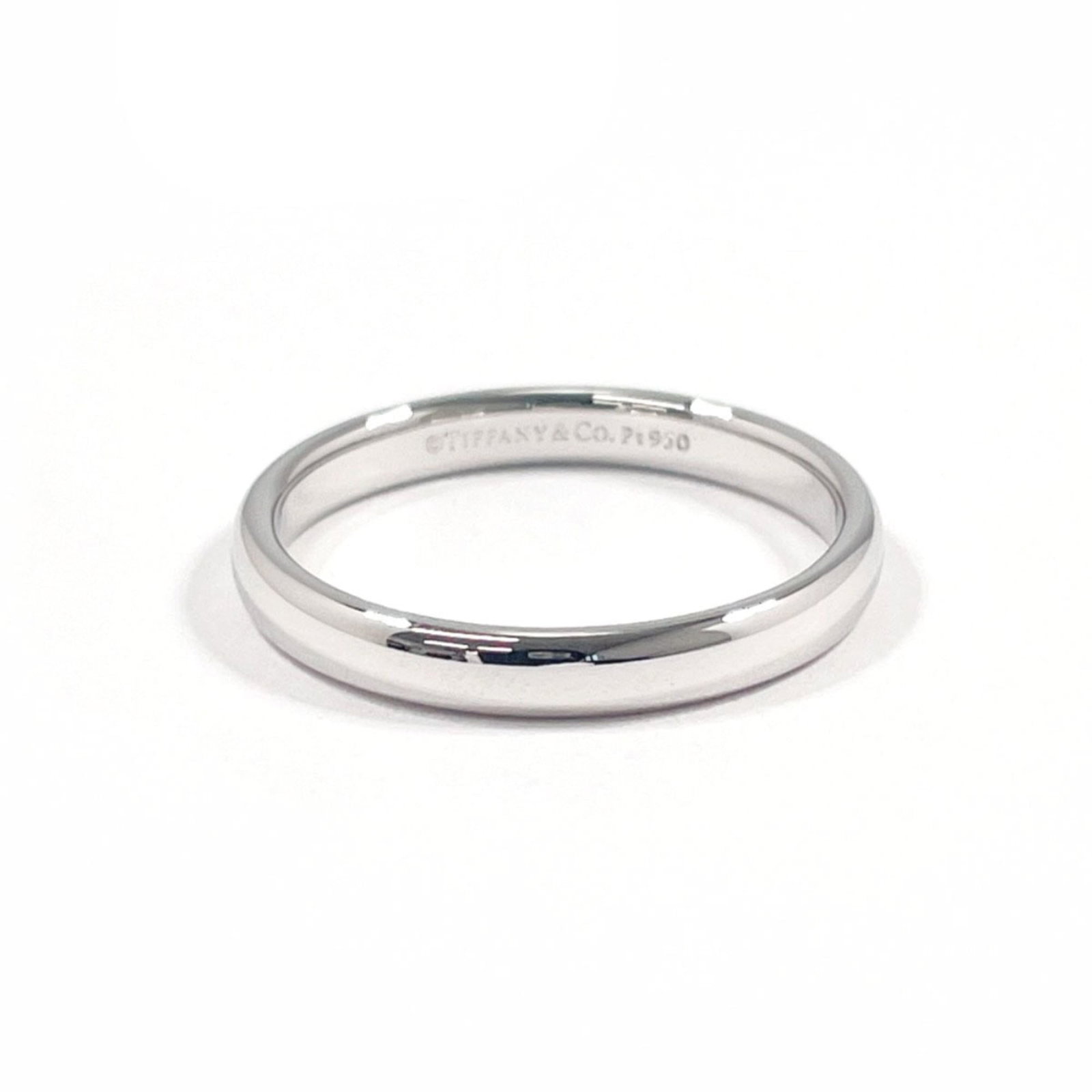 Platinum ring by Tiffany band: Platinum ring by Tiffany band Platinum ring by Tiffany features a silver band with a 950 platinum material, available in US size 9. The ring bears some scratches and dirt, but remains in very good