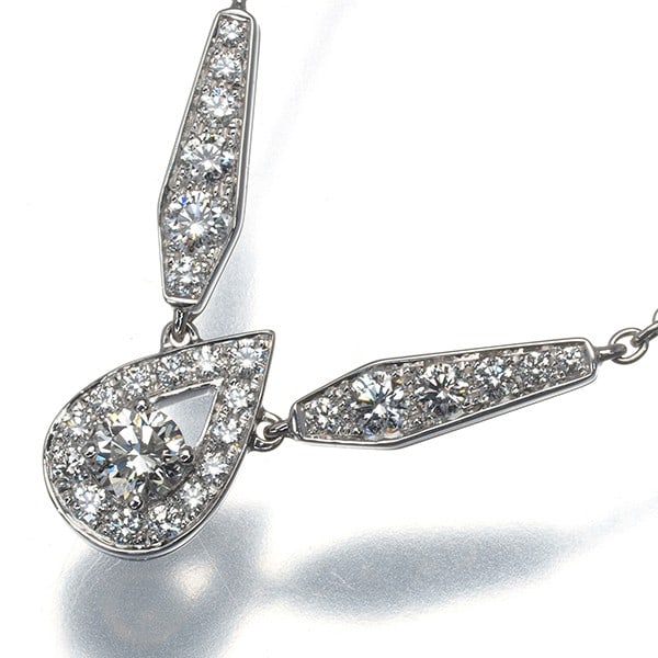 Diamond Necklace 750 White Gold Josephine Chaumet: Diamond Necklace 750 White Gold Josephine Chaumet 750 White Gold Diamond Pendant Necklace by Josephine Chaumet features a natural diamond as its main stone, set in an 18k white gold pendant. The piece