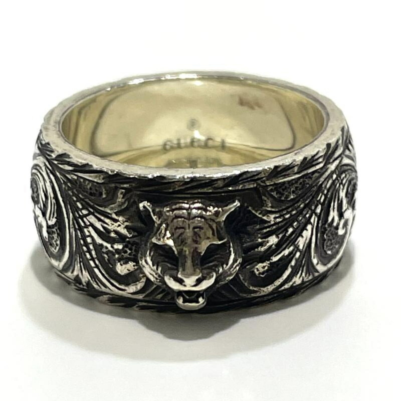 Gucci Cat Silver Ring Ag925: Gucci Cat Silver Ring Ag925 Silver Gucci Cat Ring in Excellent Condition. This Gucci cat silver ring features the iconic Gucci logo and is made from high-quality sterling silver (925). With its sleek 