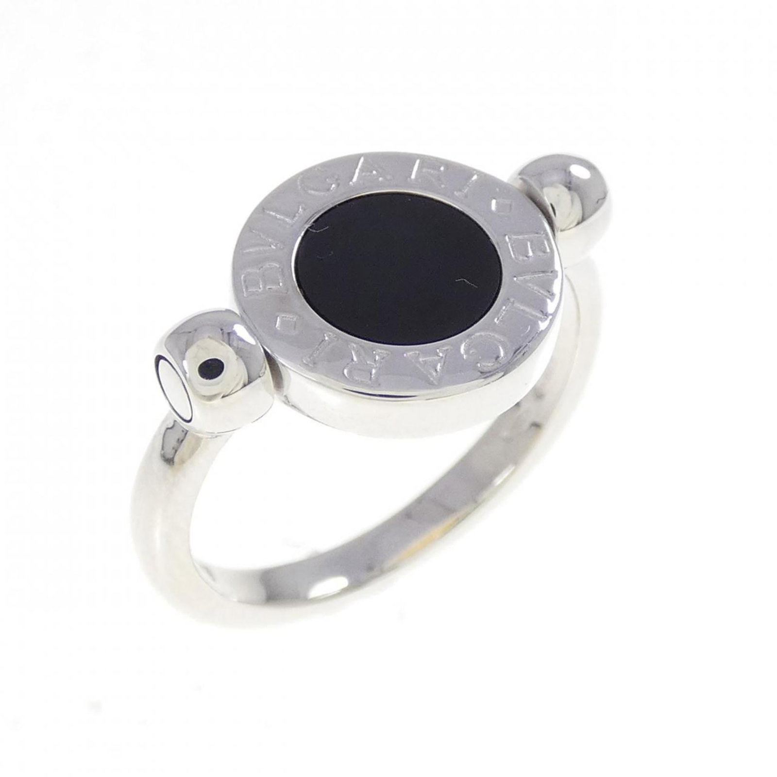 Bvlgari Band Ring White Gold (18K) Yellow Gold (18K): Bvlgari Band Ring White Gold (18K) Yellow Gold (18K) This Bvlgari band ring features 18K white gold and yellow gold, with an onyx stone. The ring has been worn and shows some signs of use, including