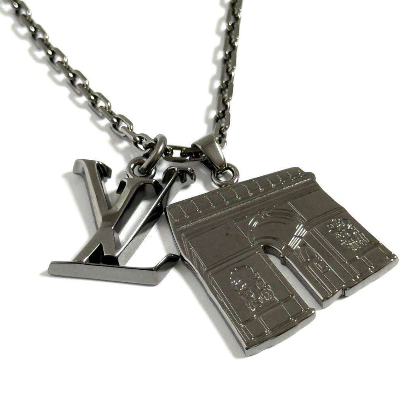 Arc De Triomphe Pendant Necklace Louis Vuitton Men's Initials: Arc De Triomphe Pendant Necklace Louis Vuitton Men's Initials Gunmetal Arc De Triomphe Pendant Necklace from Louis Vuitton, featuring metal material and a unique design. This men's pendant necklace