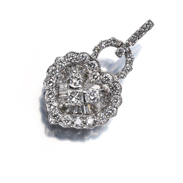 Diamond 0.75Ct Heart Princess & Tapered Pendant 18K 750 White Gold: Diamond 0.75Ct Heart Princess & Tapered Pendant 18K 750 White Gold This 0.75ct heart-shaped diamond pendant features a natural, sparkling centerpiece set in an elegant 18k white gold setting. The