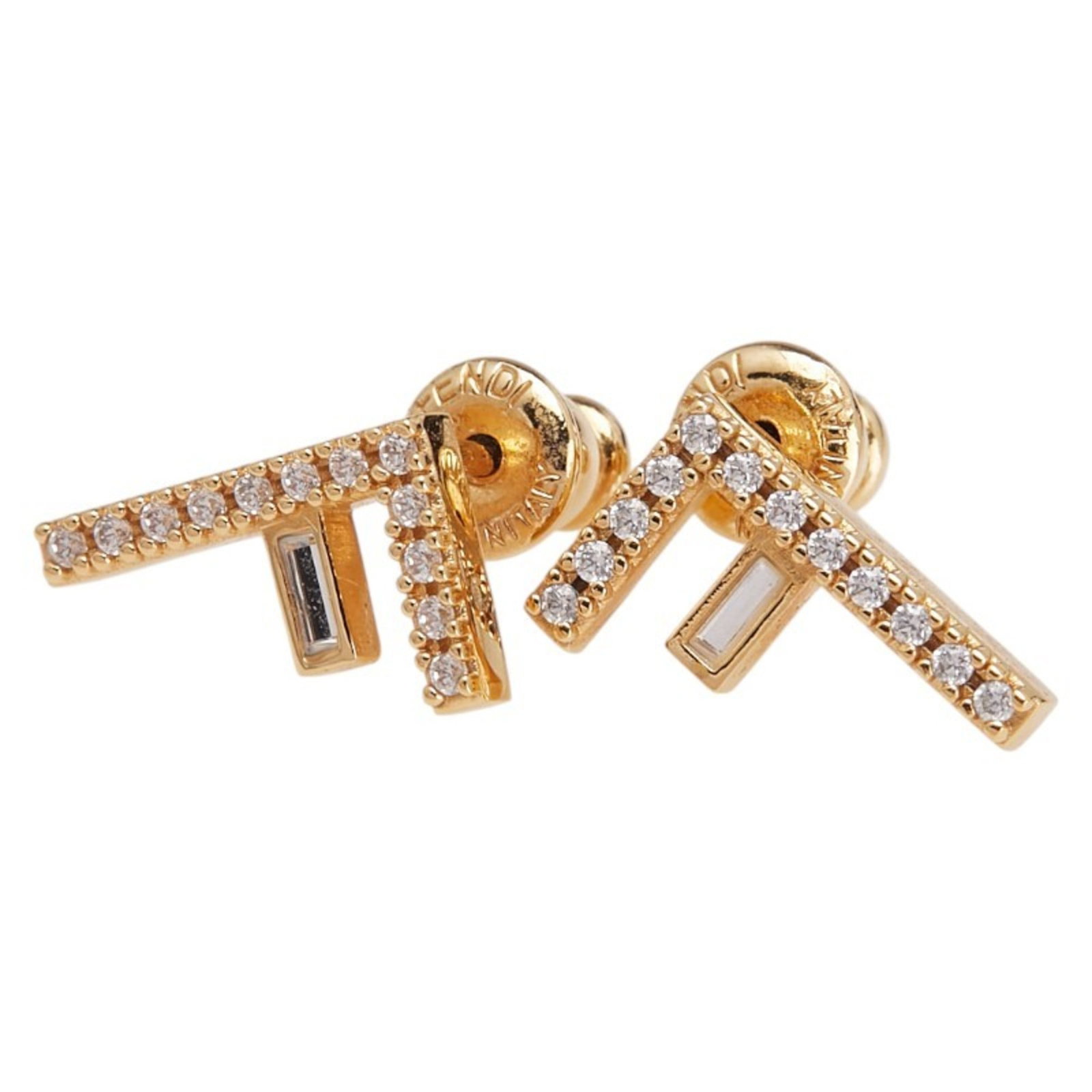 Fendi stud earrings: Fendi stud earrings Fendi stud earrings in gold, featuring a subtle design with a few traces of usage visible. The earrings have some scratches and dirt, but overall remain in very good condition. Mea
