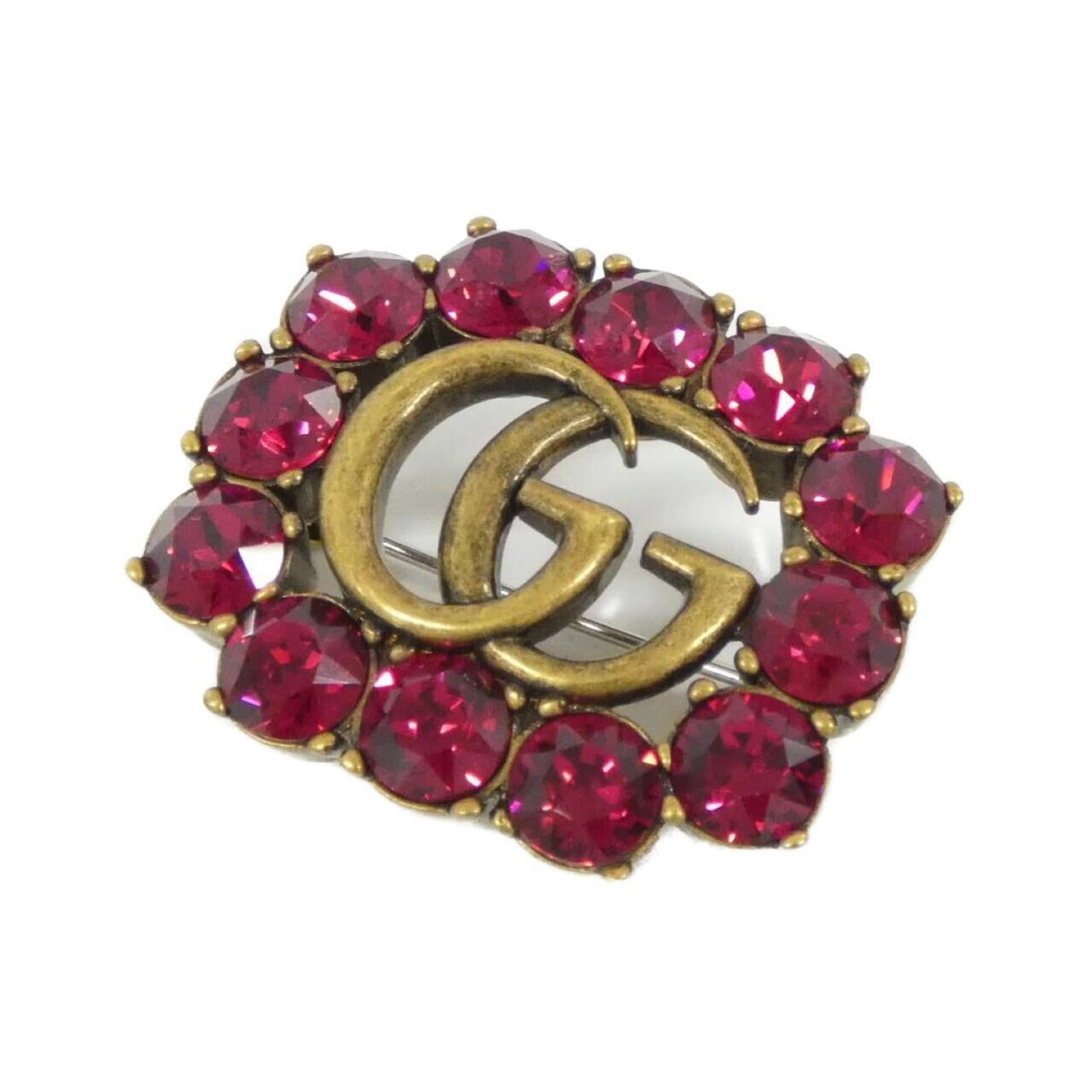 Gucci Brooch: Gucci Brooch This Gucci brooch boasts a striking red hue, measuring 2.8cm x 3.3cm in size. With a few traces of usage visible, it retains its vibrant color and overall condition is described as "very 