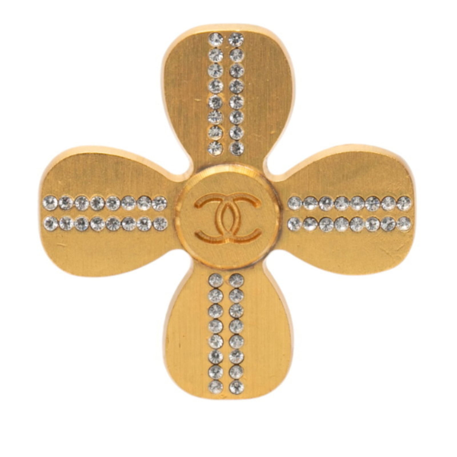 Gold Plating Brooch Chanel: Gold Plating Brooch Chanel Gold Plating Brooch Chanel features intricate gold plating and rhinestone accents, adding a touch of luxury to any outfit. Measuring 3.71cm x 3.73cm, this brooch is a