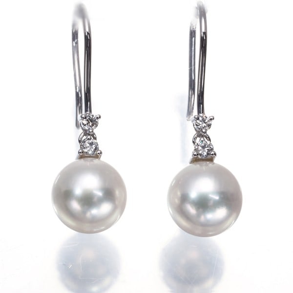 Mikimoto Earrings Akoya Pearl 7.5Mm Diamond 18K 750 White Gold: Mikimoto Earrings Akoya Pearl 7.5Mm Diamond 18K 750 White Gold Mikimoto's renowned craftsmanship shines in these elegant Akoya pearl earrings, featuring a stunning 7.5mm diamond set against an 18k whi