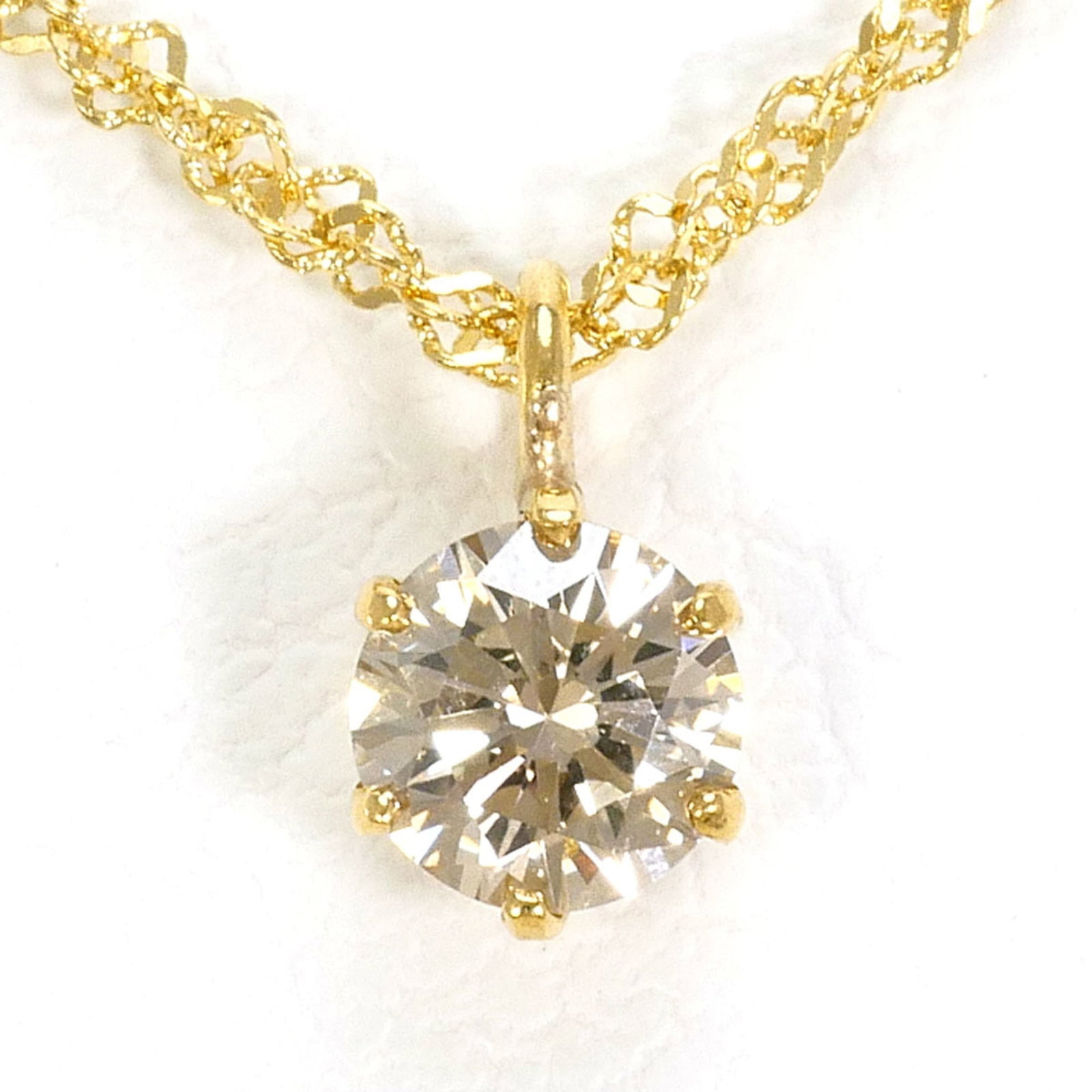18K (18-Karat) Yellow Gold Necklace With Black Diamond (0.20 Ct) Total Weight 0.8G 39Cm Jewelry: 18K (18-Karat) Yellow Gold Necklace With Black Diamond (0.20 Ct) Total Weight 0.8G 39Cm Jewelry 18K yellow gold necklace with a striking black diamond pendant, adding a touch of elegance to any outfit