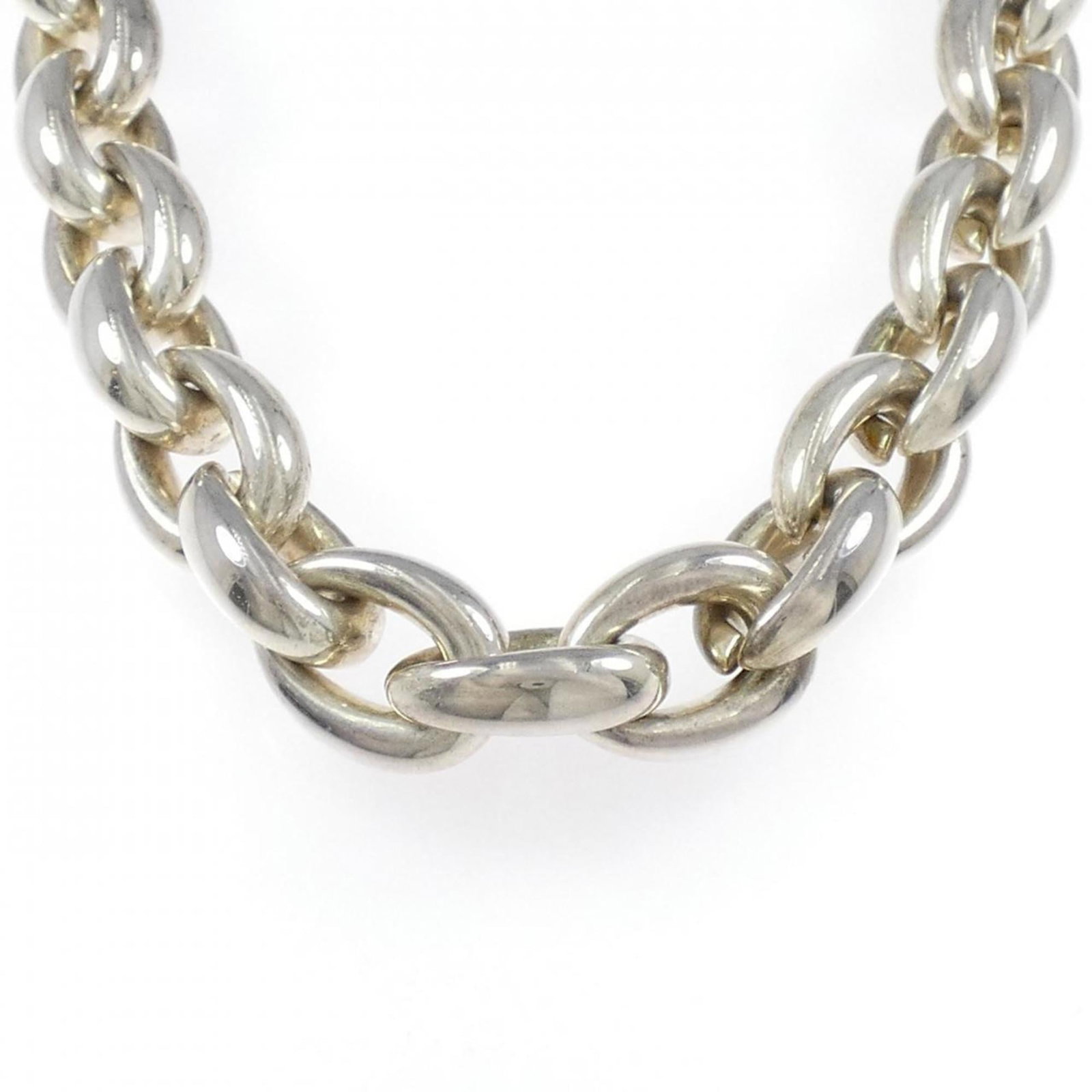 Hermes necklace Acrobat: Hermes necklace Acrobat The Hermes Acrobat necklace boasts a sleek silver design, crafted from high-quality 925 material. With a comfortable 44 cm neck circumference, it's designed for everyday wear.