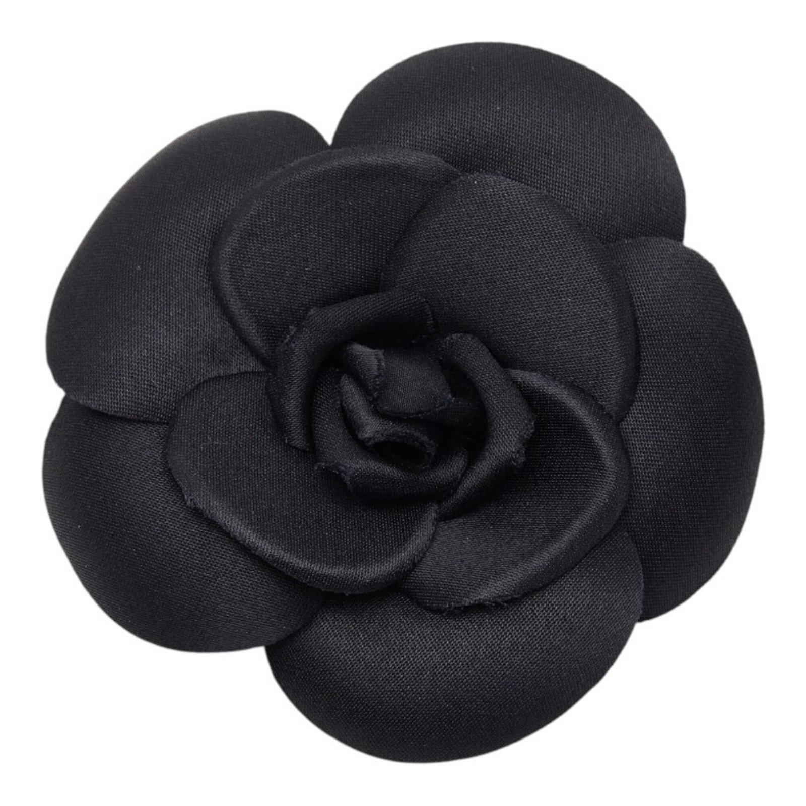 Corsage Satin By Chanel: Corsage Satin By Chanel Black satin corsage from Chanel, measuring 9.5cm x 10.5cm, with traces of usage and minor scratches visible. This used item retains its original charm despite showing signs of
