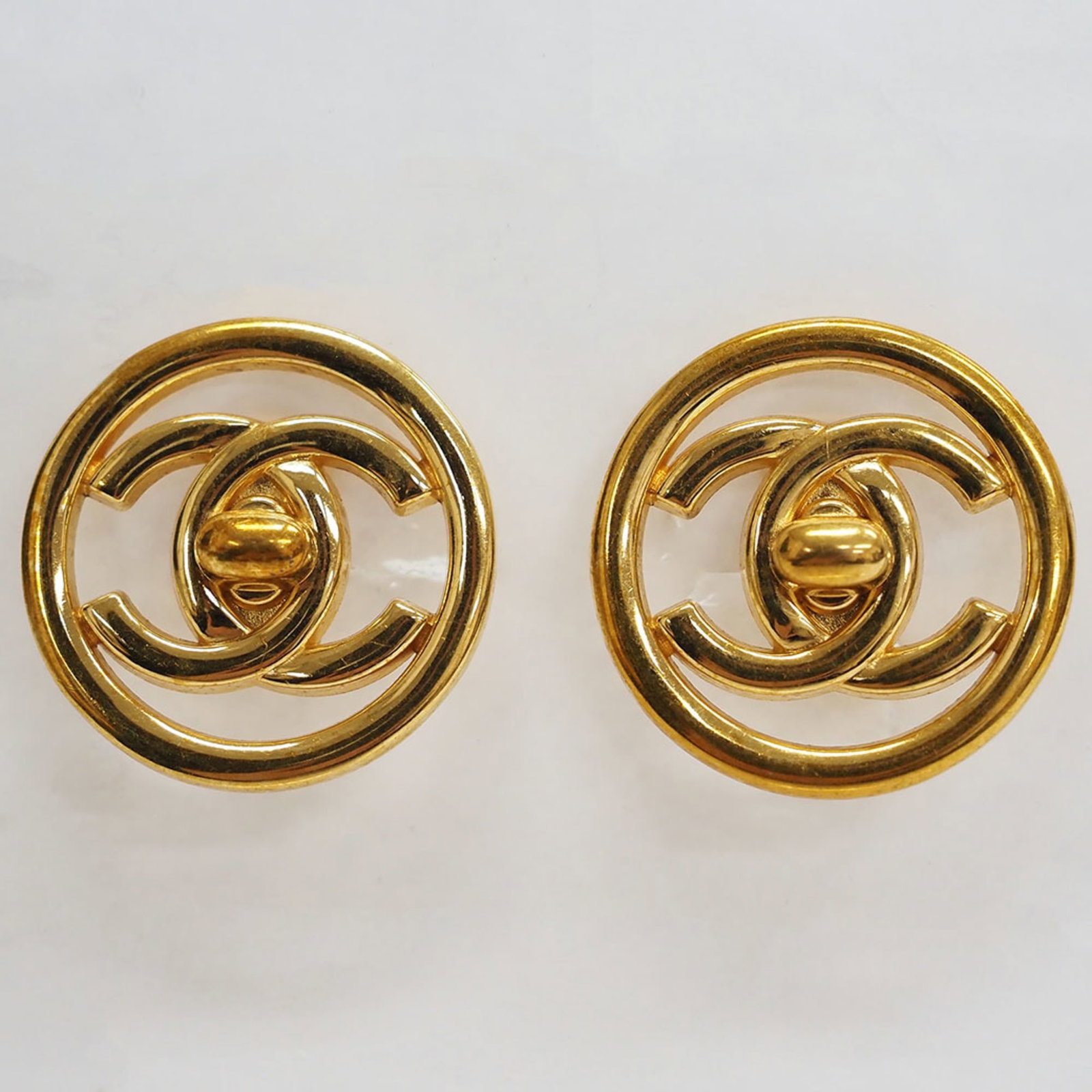 Clip earrings metal by Chanel: Clip earrings metal by Chanel Clip earrings in gold metal, bearing the iconic Chanel brand. Traces of usage and minor scratches can be seen on these vintage clip earrings, adding to their unique chara