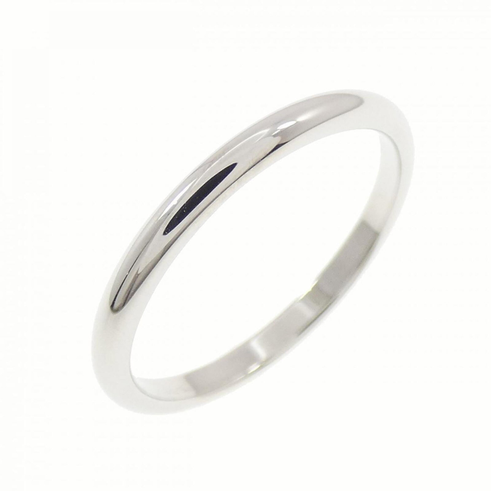 Ring in platinum 950 by Bvlgari: Ring in platinum 950 by Bvlgari Platinum 950 band ring from Bvlgari features a diamond stone, crafted in high-quality platinum. The ring's condition shows some minor signs of wear and tear, with a