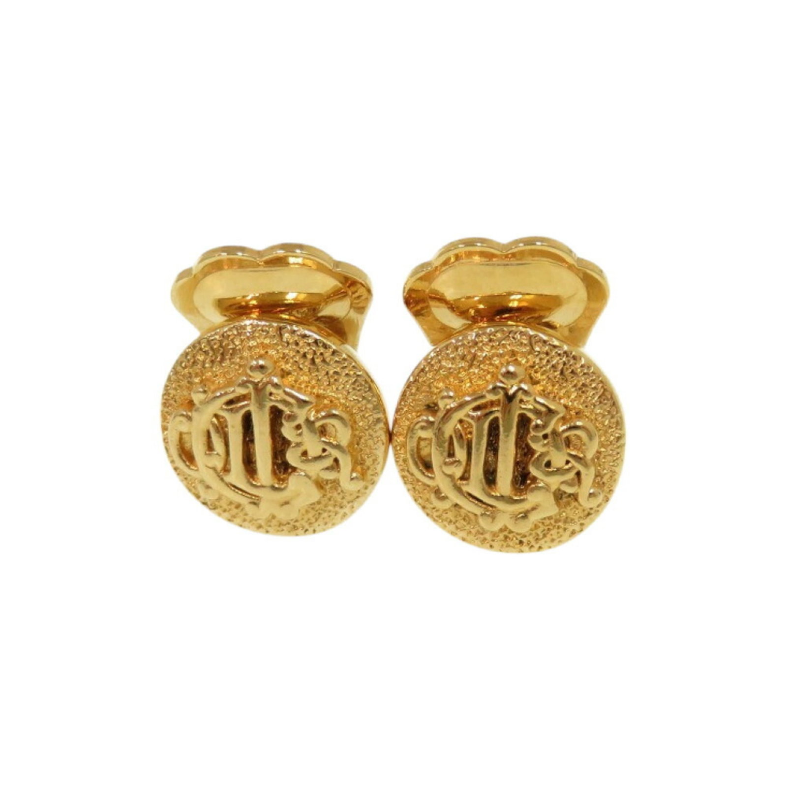 Metal clip earrings by Christian Dior: Metal clip earrings by Christian Dior Gold Metal Clip Earrings by Christian Dior, bearing a few traces of usage with minor scratches and dirt. Made from metal, these clip earrings are in very good