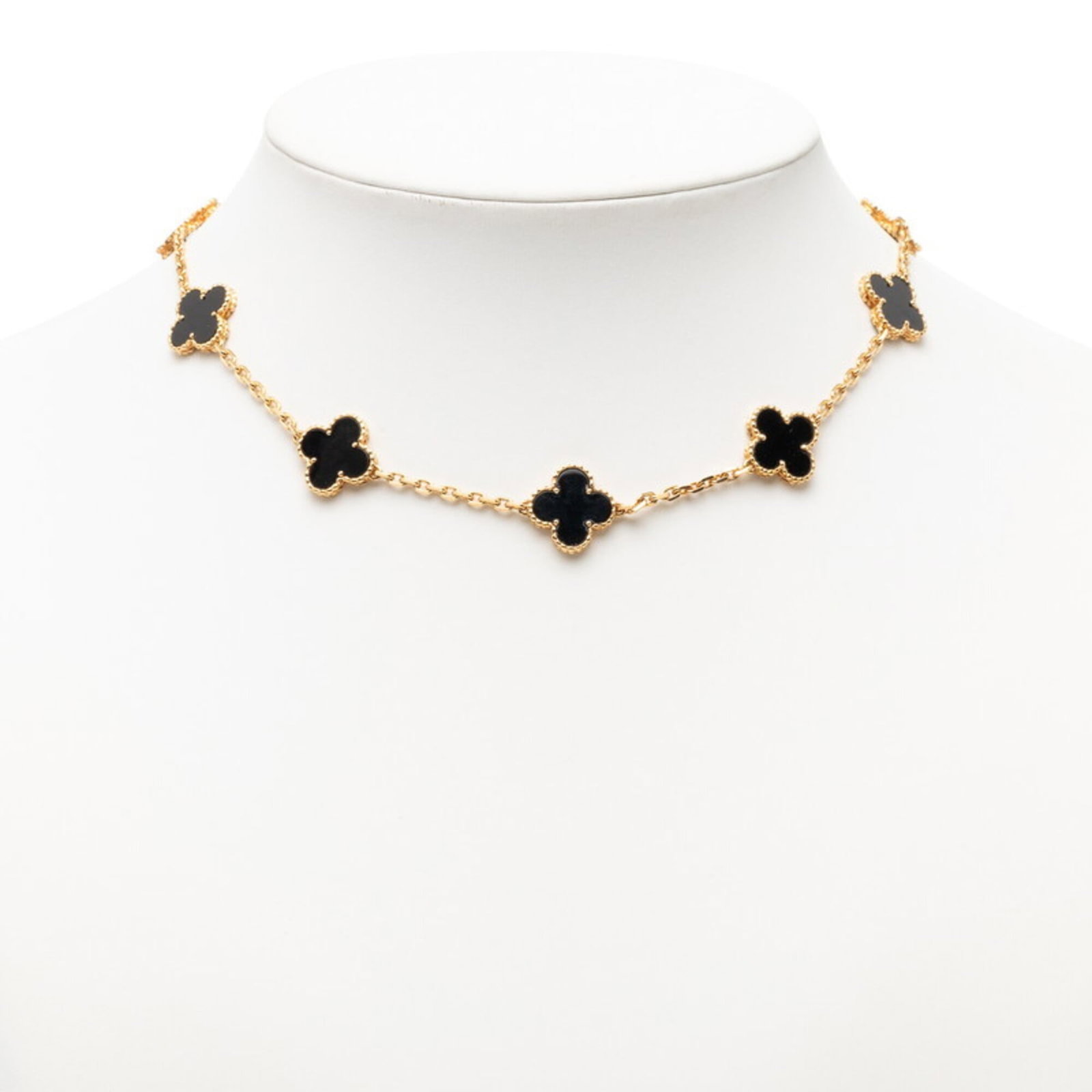 VAN CLEEF ARPELS ALHAMBRA NECKLACE VINTAGE ONYX MOTIFS 10 18K YELLOW GOLD WOMEN'S: VAN CLEEF ARPELS ALHAMBRA NECKLACE VINTAGE ONYX MOTIFS 10 18K YELLOW GOLD WOMEN'S 10" Yellow Gold Alhambra Necklace with Onyx Motifs from Van Cleef & Arpels, featuring intricate onyx motifs against a 