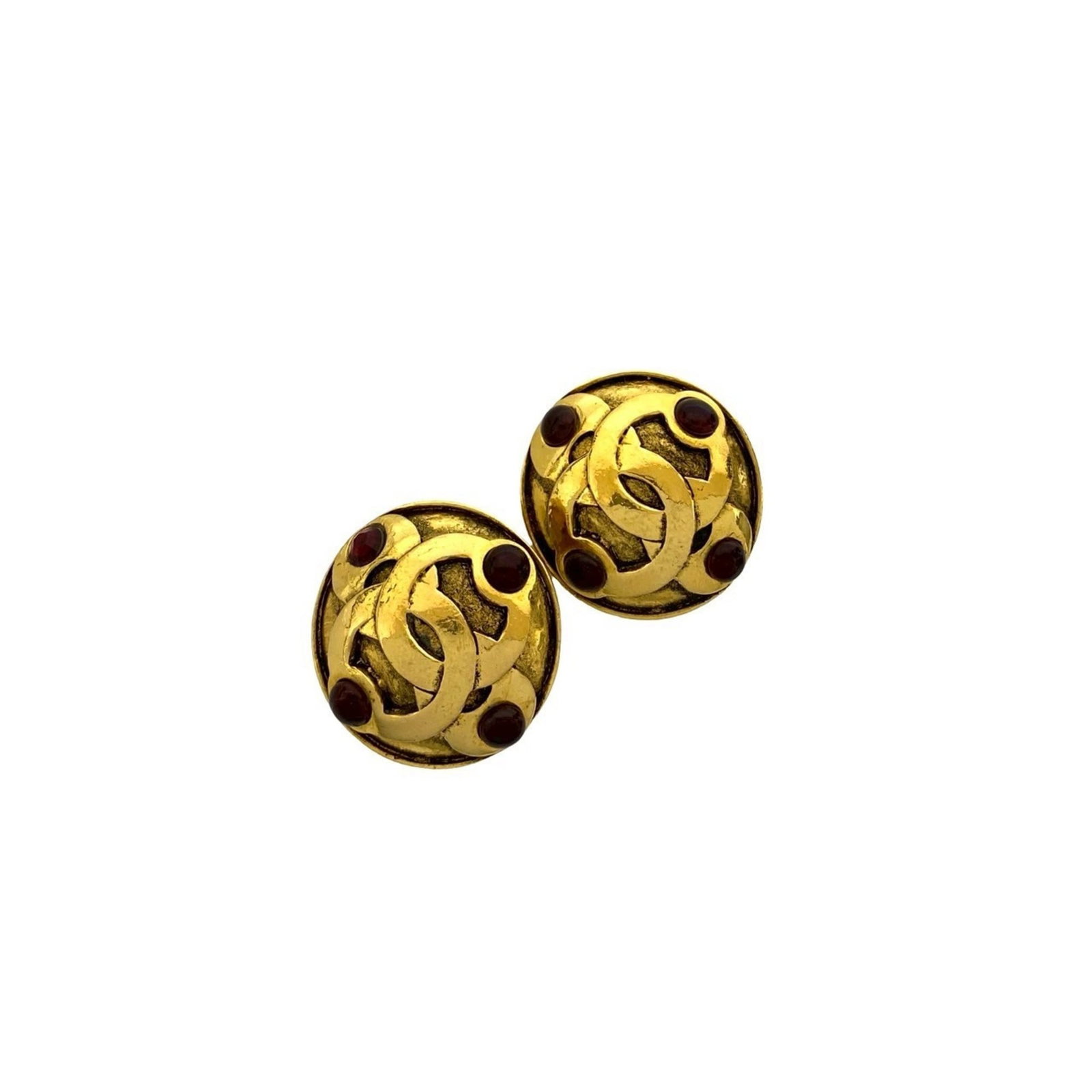 Clip earrings gold plating by Chanel: Clip earrings gold plating by Chanel Clip earrings in gold plating by Chanel, featuring a classic design with subtle details. The item has traces of usage and minor scratches/dirt but remains