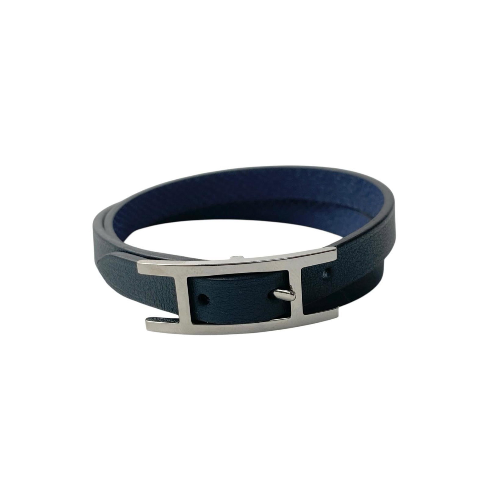 Hermes Charm Bracelet Leather: Hermes Charm Bracelet Leather Navy leather charm bracelet from Hermes, featuring a classic design with a length of 38cm. This mint condition, like new item boasts exceptional craftsmanship and