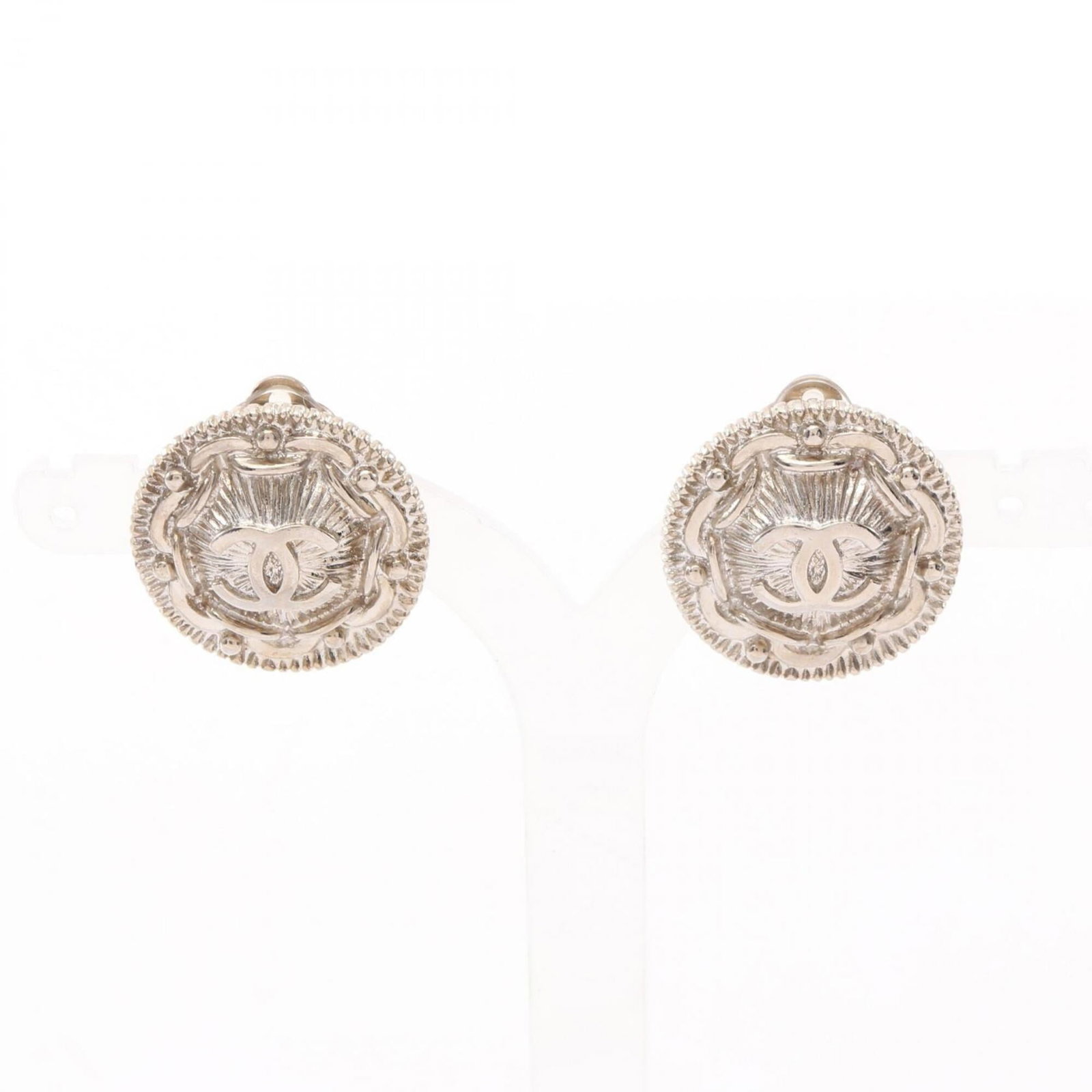 Steel stainless earrings clip Chanel: Steel stainless earrings clip Chanel Steel stainless earrings clip Chanel, made from durable stainless steel and bearing the iconic Chanel design. The silver finish adds a touch of elegance to these