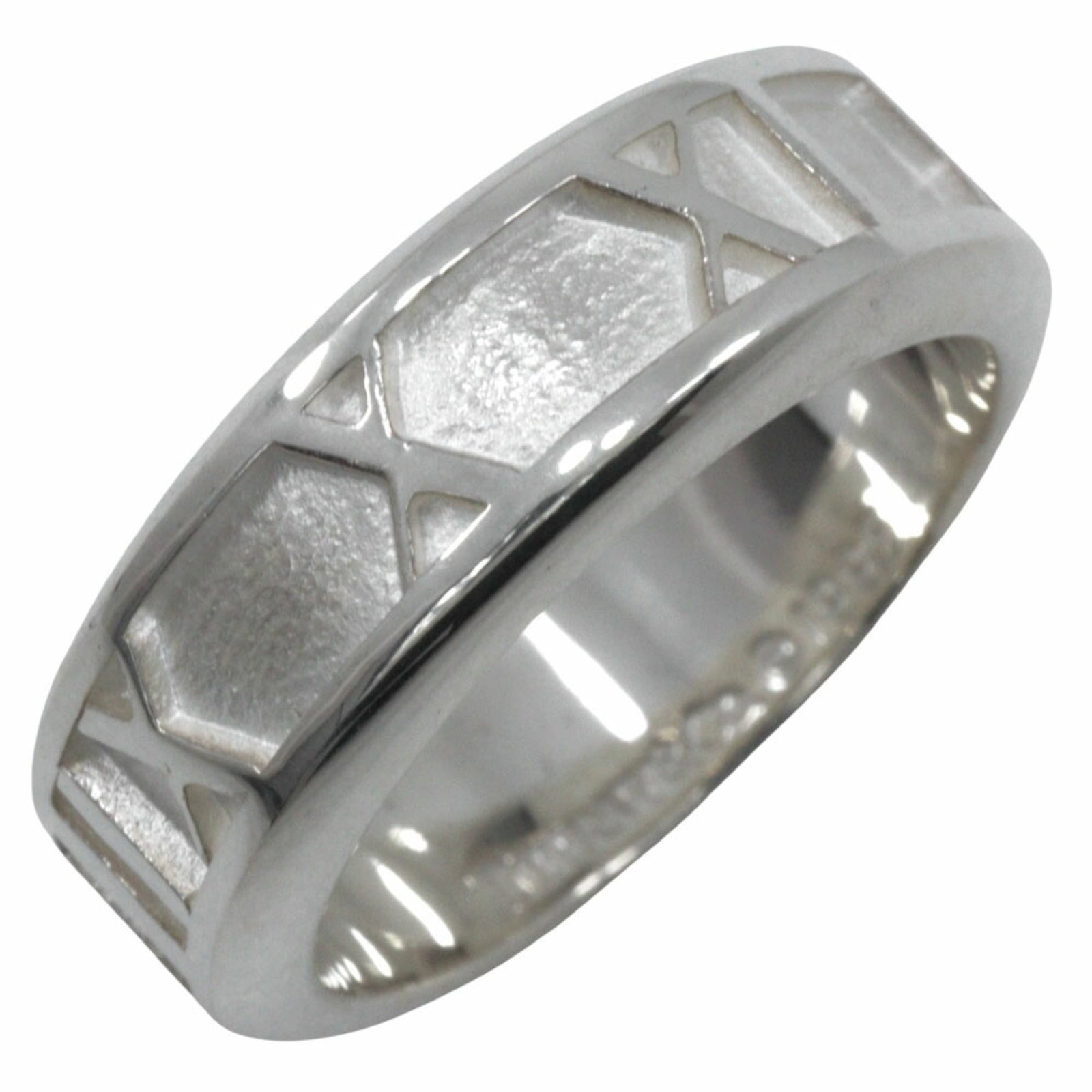 Tiffany Band Ring Silver 925: Tiffany Band Ring Silver 925 Silver band ring from Tiffany, made with high-quality silver 925 material. The ring features a subtle width and inner diameter, making it a versatile choice for everyday