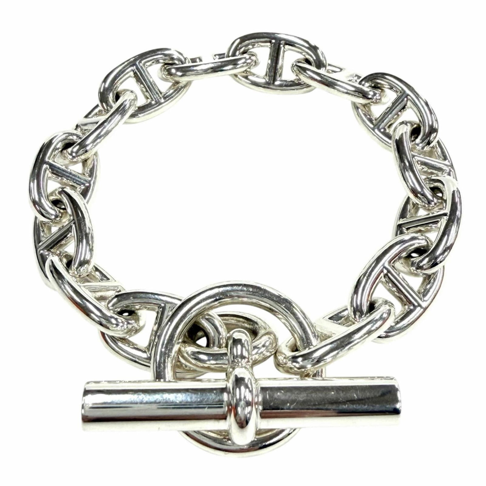 Silver Charm Bracelet 925 by Hermes: Silver Charm Bracelet 925 by Hermes Silver Charm Bracelet 925 by Hermes features a sleek design with a silver finish and a total length of 19cm. Made from high-quality silver 925 material, this charm 