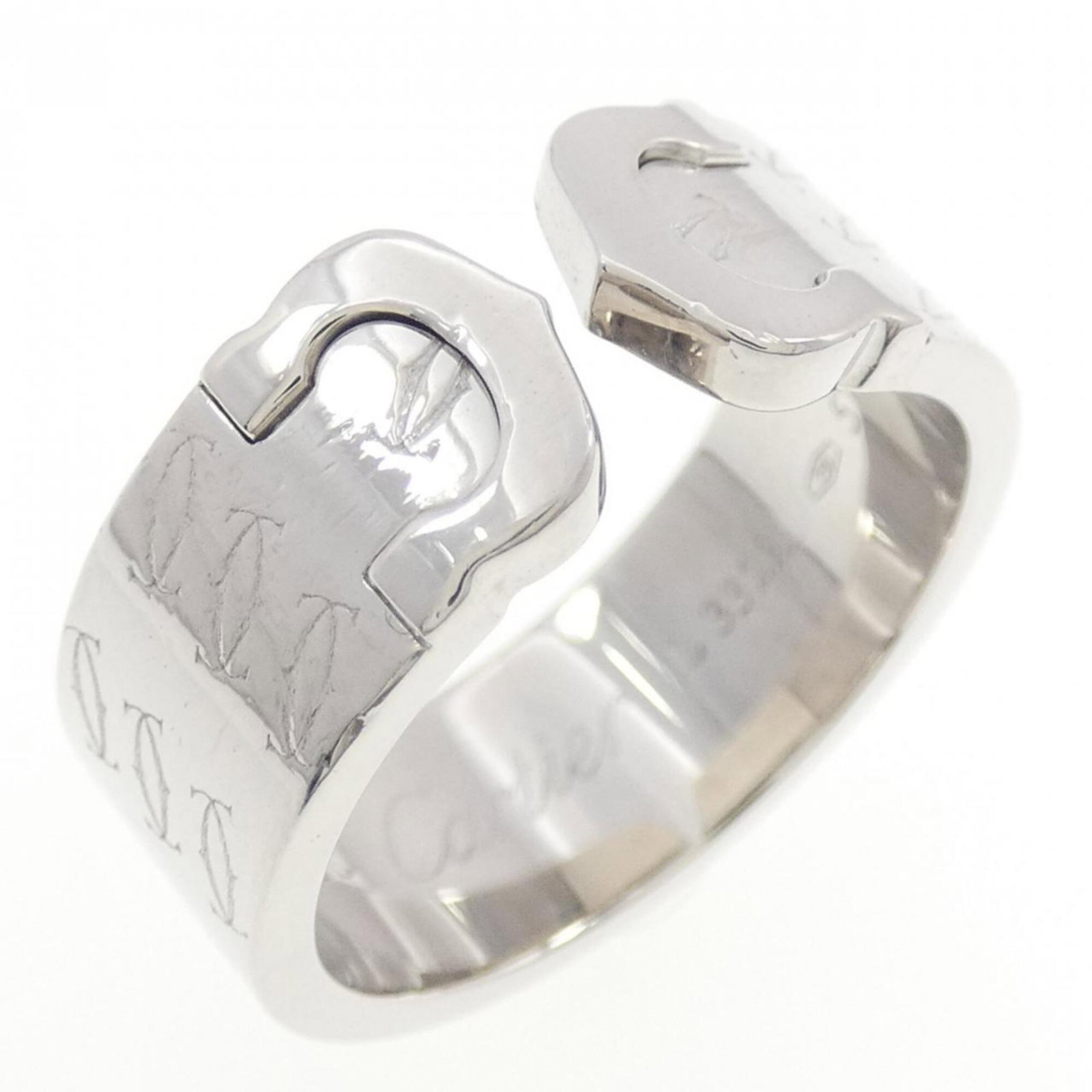 White Gold Cartier Band Ring 18K: White Gold Cartier Band Ring 18K 18K White Gold Cartier Band Ring in excellent condition, with some minor scratches and dirt. A few traces of usage are present, but overall it remains very good. This 
