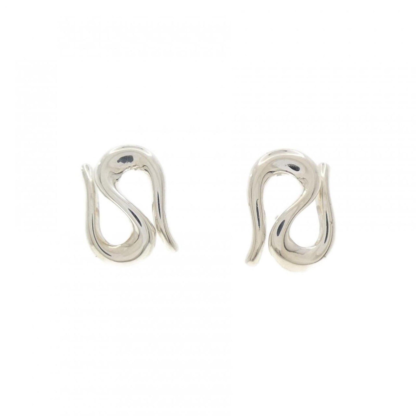 Silver 925 stud earrings by Tiffany: Silver 925 stud earrings by Tiffany Silver 925 stud earrings by Tiffany, featuring a sleek and modern design, are crafted from high-quality silver material. With their compact size and subtle shine, t
