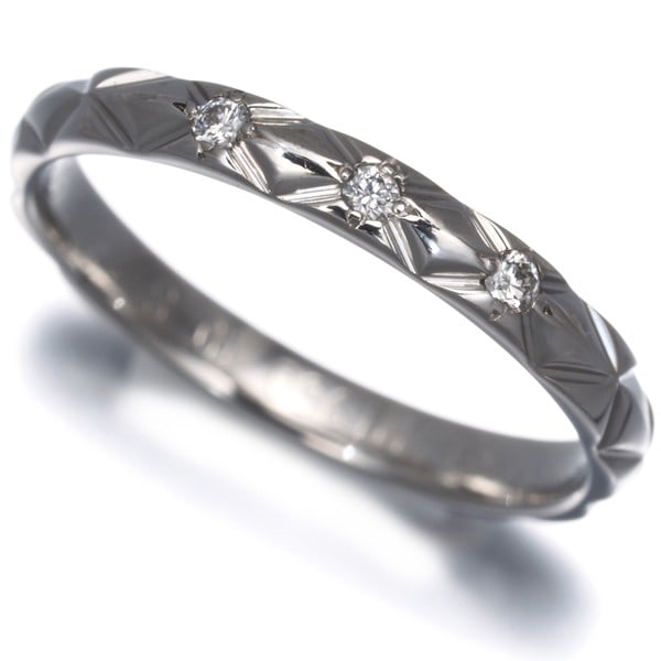 Ring diamond small matelasse chanel 950 platinum 3p eu50: Ring diamond small matelasse chanel 950 platinum 3p eu50 950 platinum provides exceptional durability and strength to this elegant ring, while the natural diamond at its center adds a touch of