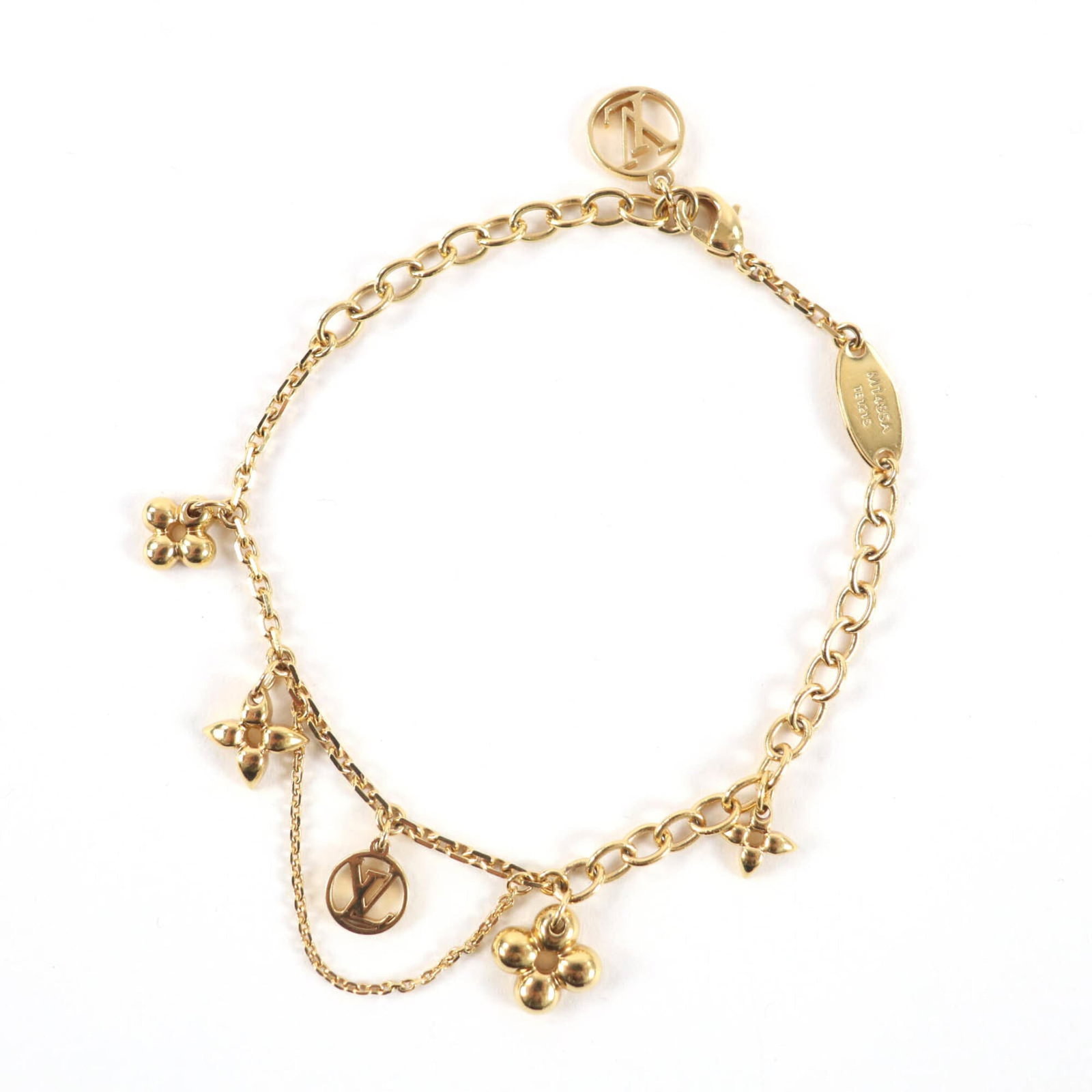 Vuitton Louis Charm Bracelet: Vuitton Louis Charm Bracelet Gold Louis Charm Bracelet, measuring 14.5cm to 18.5cm in length, features the iconic Louis Vuitton design. With traces of usage and minor scratches, this pre-owned charm