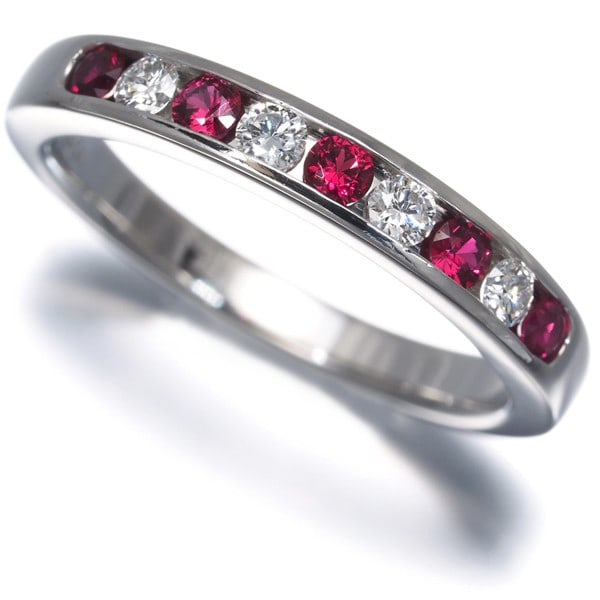 Tiffany&Co. Ring Ruby Diamond Channel Set Us5.75-6 950 Platinum: Tiffany&Co. Ring Ruby Diamond Channel Set Us5.75-6 950 Platinum Tiffany & Co.'s platinum ring showcases a stunning channel set of natural rubies, creating a striking visual effect. The 950 platinum